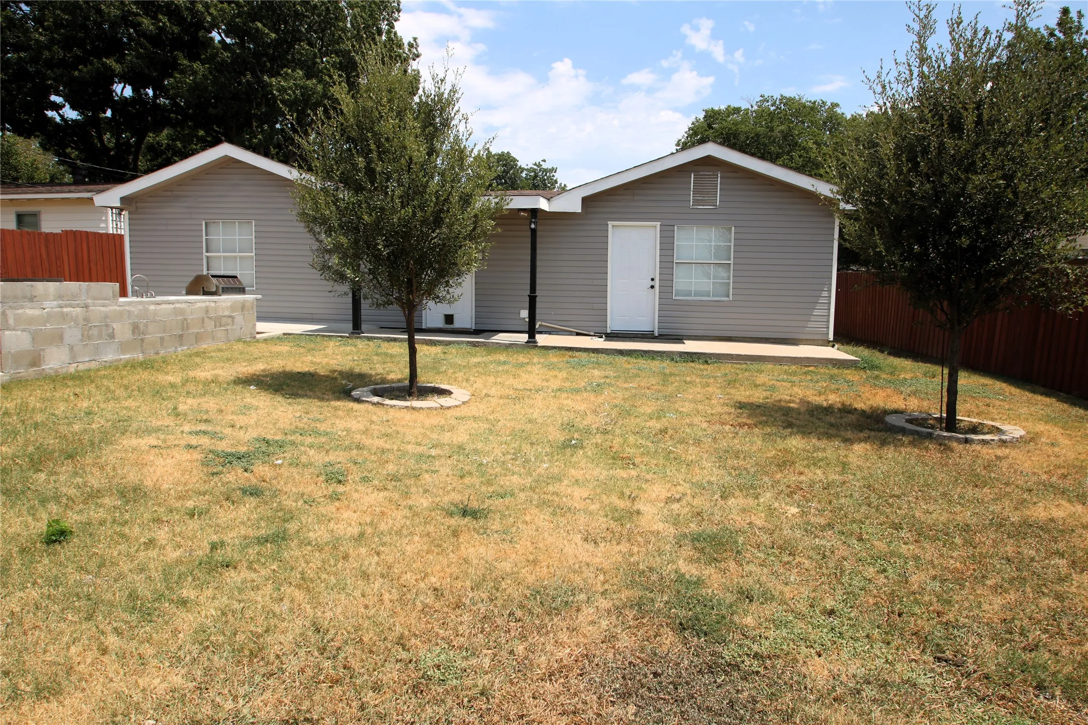 Single Family Residence For Sale in Dallas County , 13973 Bee Street, Farmers Branch, Texas 75234, 5 Bedroom, 3 Bathroom, Garage spaces, 1,819 Sqft, built in 1955, mls#21294307, Real Estate Agent in Farmers Branch, Homes For Sale in Dallas county, Homes For Sale in Farmers Branch, Realtor in Farmers Branch Texas, Real Estate Brokerage Independent Realty Texas, Luminita Cordes Realtor