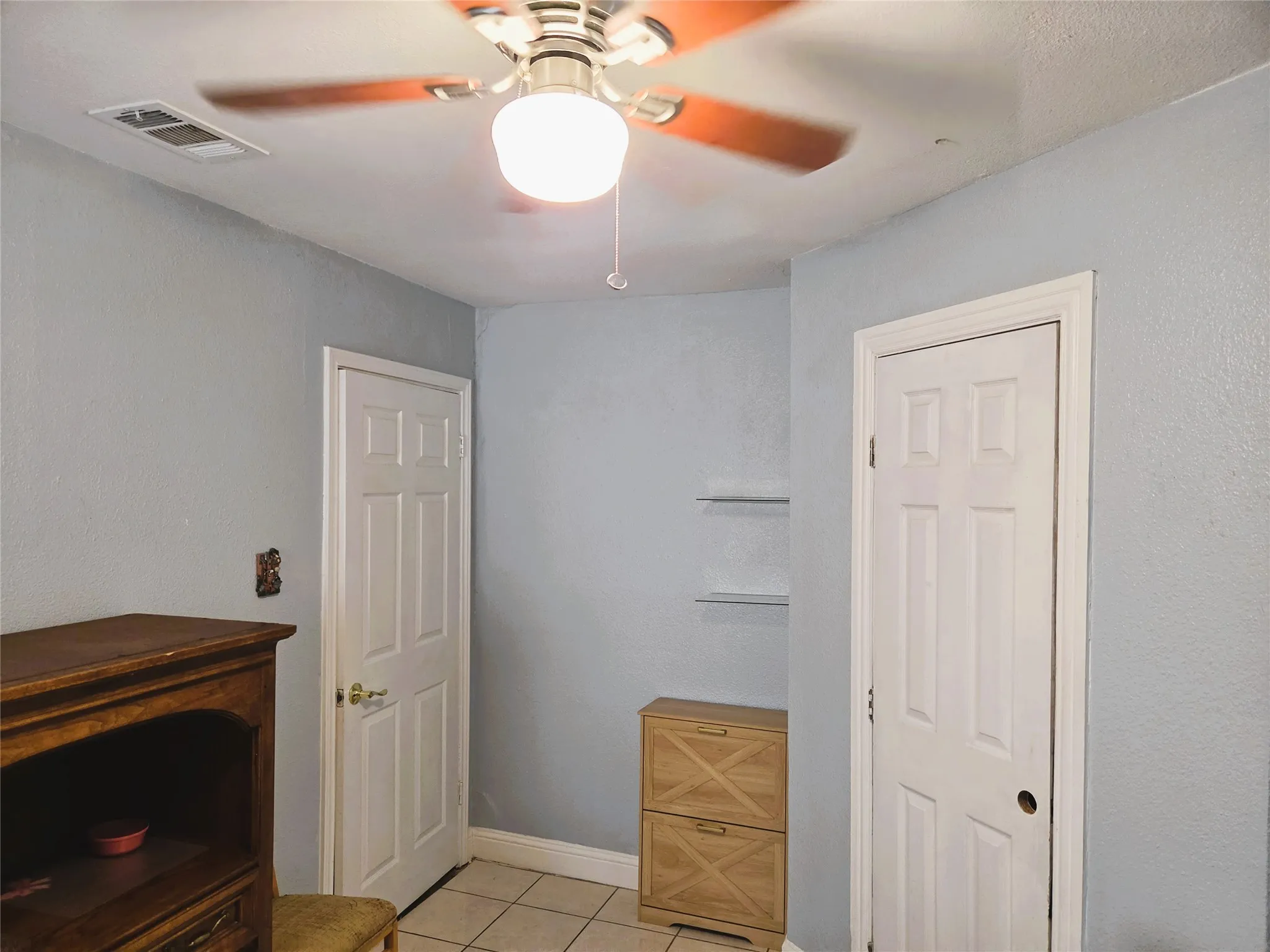 Single Family Residence For Sale in Dallas County , 13973 Bee Street, Farmers Branch, Texas 75234, 5 Bedroom, 3 Bathroom, Garage spaces, 1,819 Sqft, built in 1955, mls#21294307, Real Estate Agent in Farmers Branch, Homes For Sale in Dallas county, Homes For Sale in Farmers Branch, Realtor in Farmers Branch Texas, Real Estate Brokerage Independent Realty Texas, Luminita Cordes Realtor