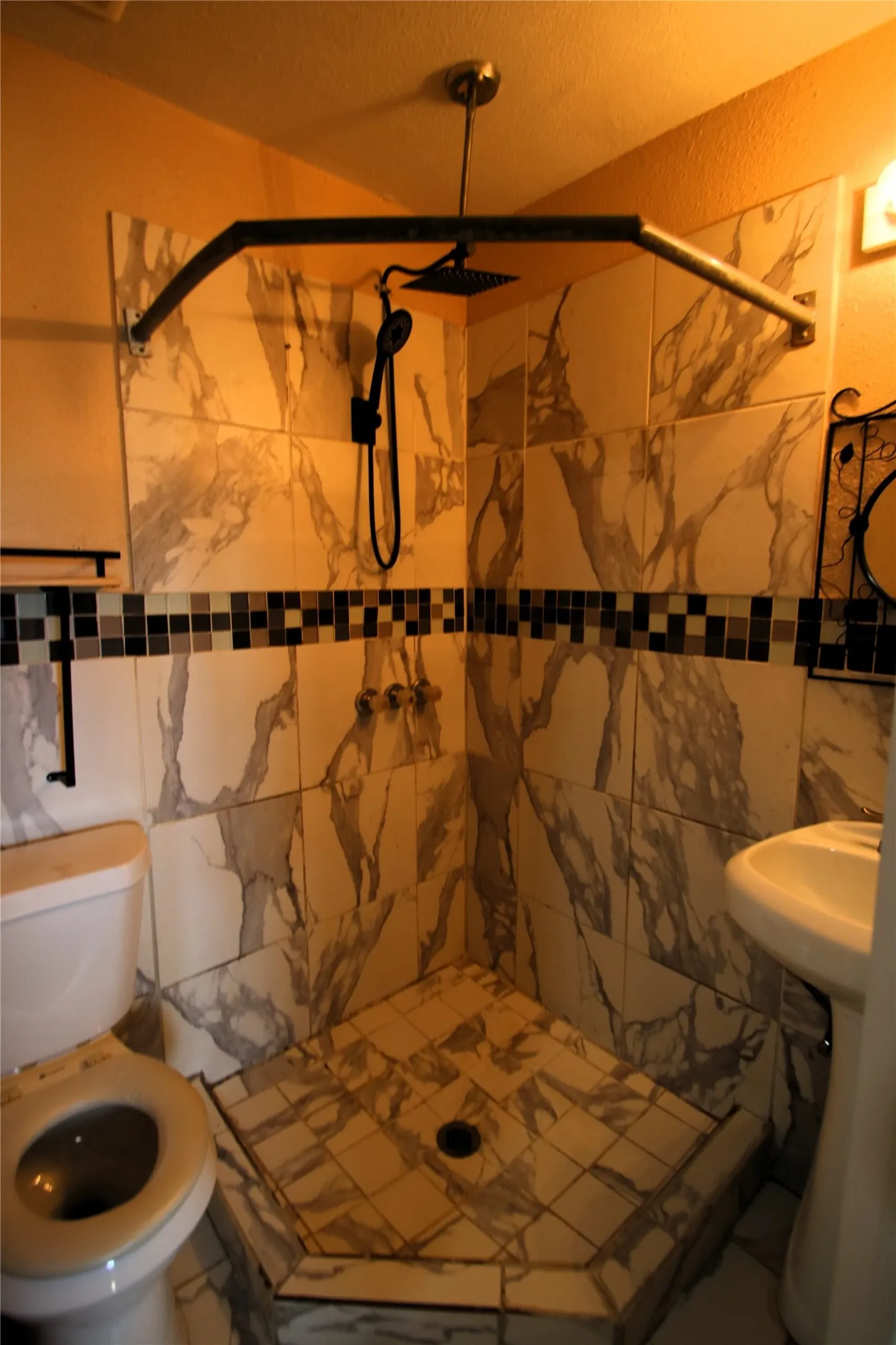 Tiled shower enclosure with a rain shower head and a handheld shower fixture