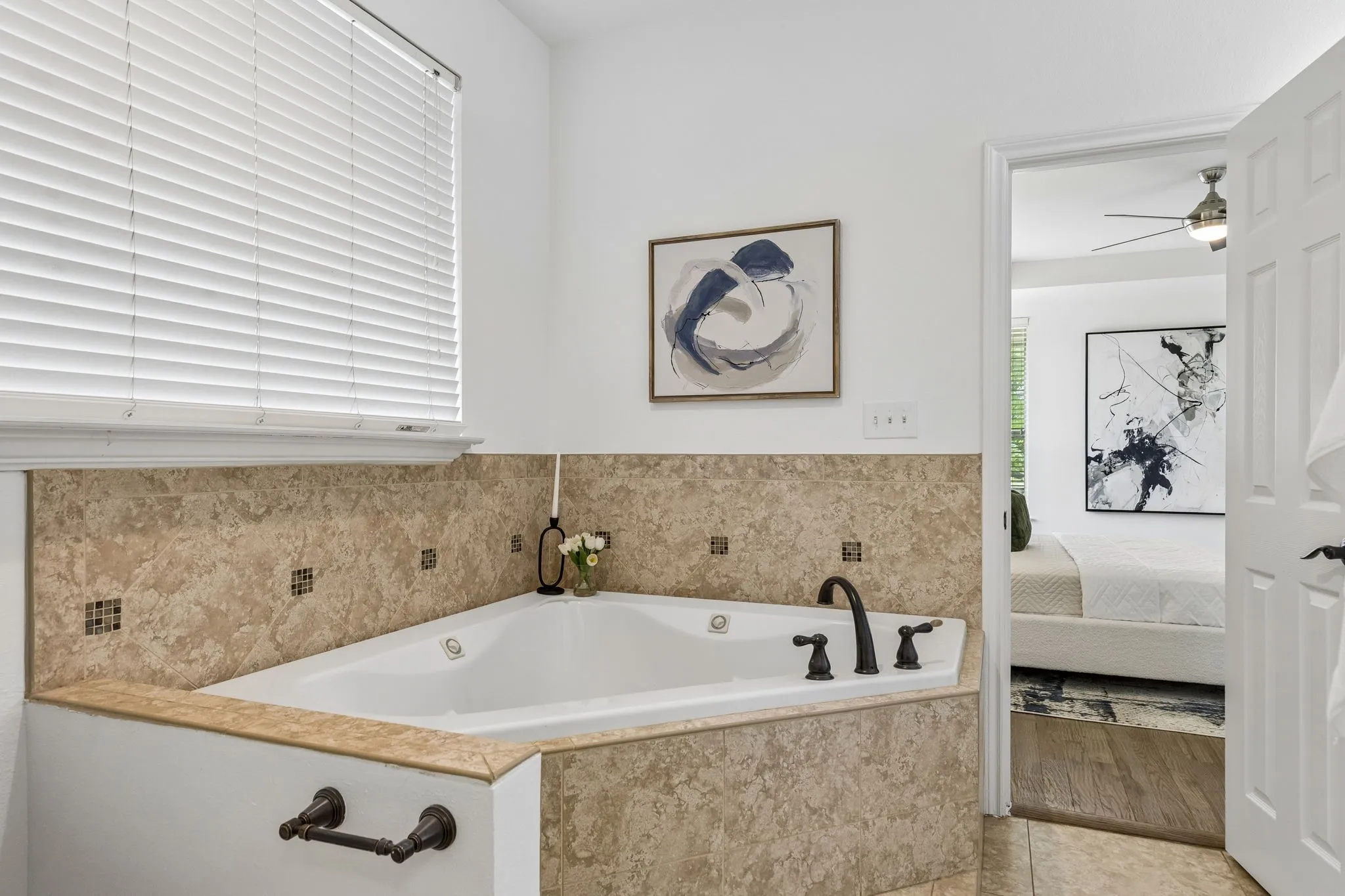 Single Family Residence For Sale in Grayson County , 117 Galvan Lane, Van Alstyne, Texas 75495, 4 Bedroom, 4 Bathroom, 3 Garage spaces, 3,562 Sqft, built in 2003, mls#21292663, Real Estate Agent in Van Alstyne, Homes For Sale in Grayson county, Homes For Sale in Van Alstyne, Realtor in Van Alstyne Texas, Real Estate Brokerage Independent Realty Texas, Luminita Cordes Realtor
