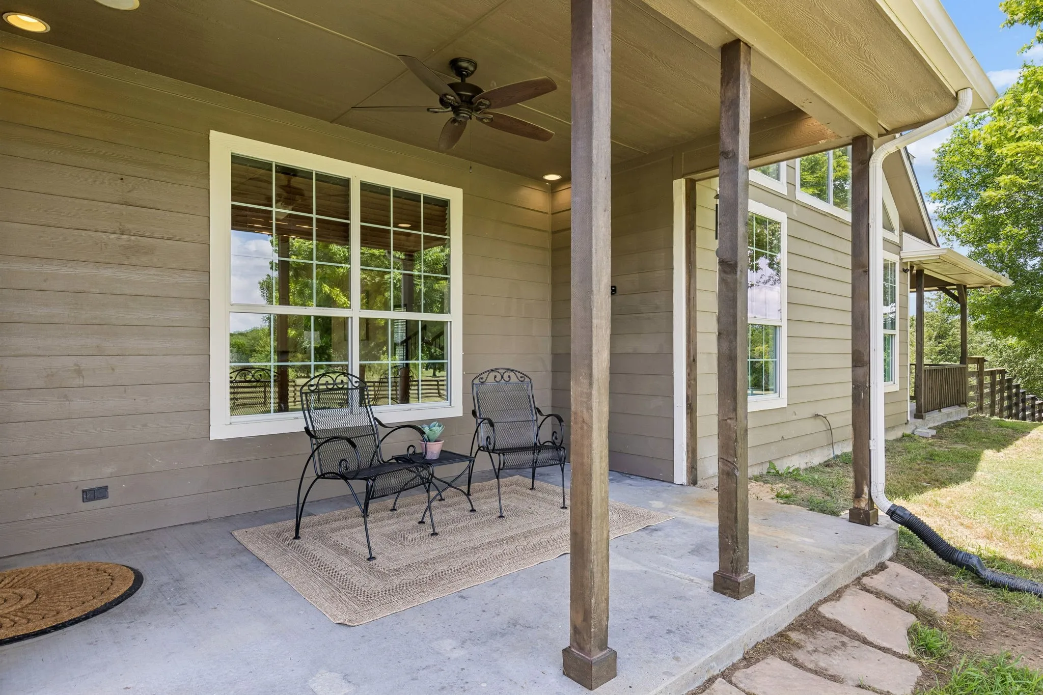 Covered patio off of kitchen