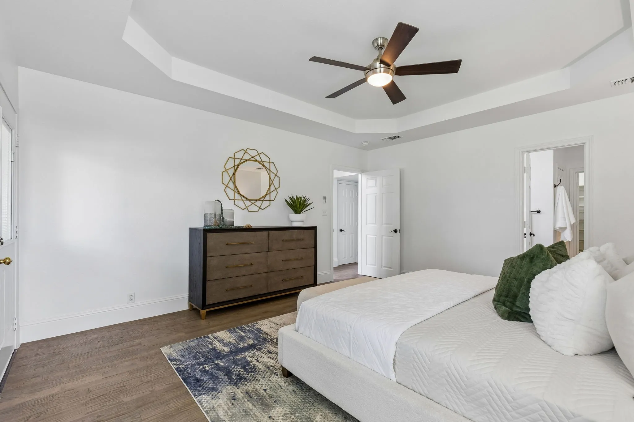 Single Family Residence For Sale in Grayson County , 117 Galvan Lane, Van Alstyne, Texas 75495, 4 Bedroom, 4 Bathroom, 3 Garage spaces, 3,562 Sqft, built in 2003, mls#21292663, Real Estate Agent in Van Alstyne, Homes For Sale in Grayson county, Homes For Sale in Van Alstyne, Realtor in Van Alstyne Texas, Real Estate Brokerage Independent Realty Texas, Luminita Cordes Realtor