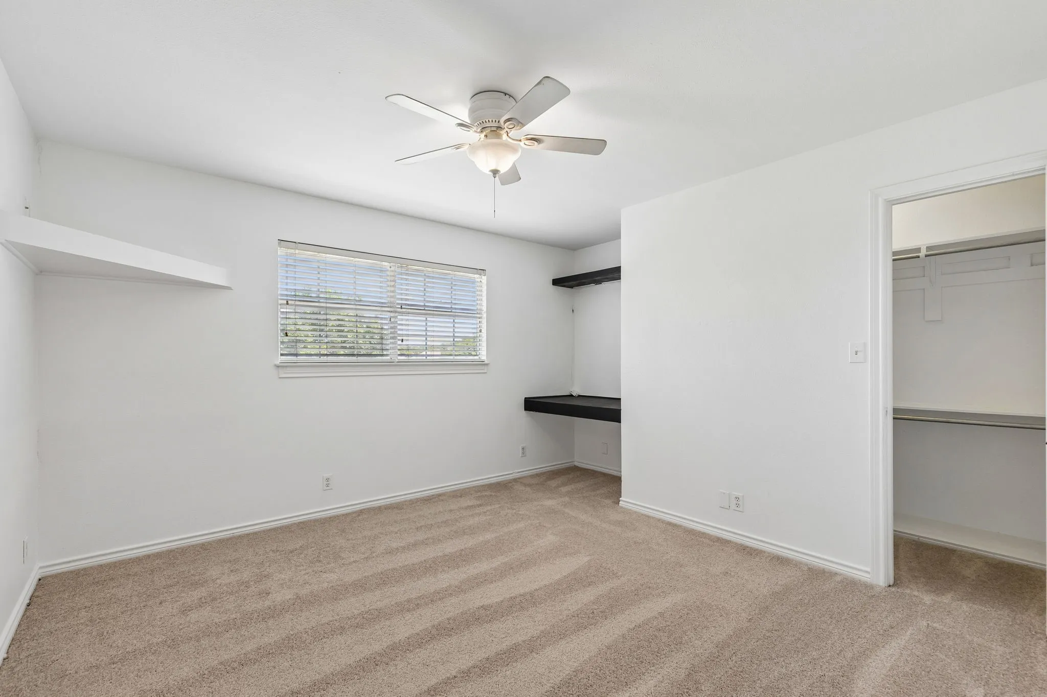 Single Family Residence For Sale in Grayson County , 117 Galvan Lane, Van Alstyne, Texas 75495, 4 Bedroom, 4 Bathroom, 3 Garage spaces, 3,562 Sqft, built in 2003, mls#21292663, Real Estate Agent in Van Alstyne, Homes For Sale in Grayson county, Homes For Sale in Van Alstyne, Realtor in Van Alstyne Texas, Real Estate Brokerage Independent Realty Texas, Luminita Cordes Realtor