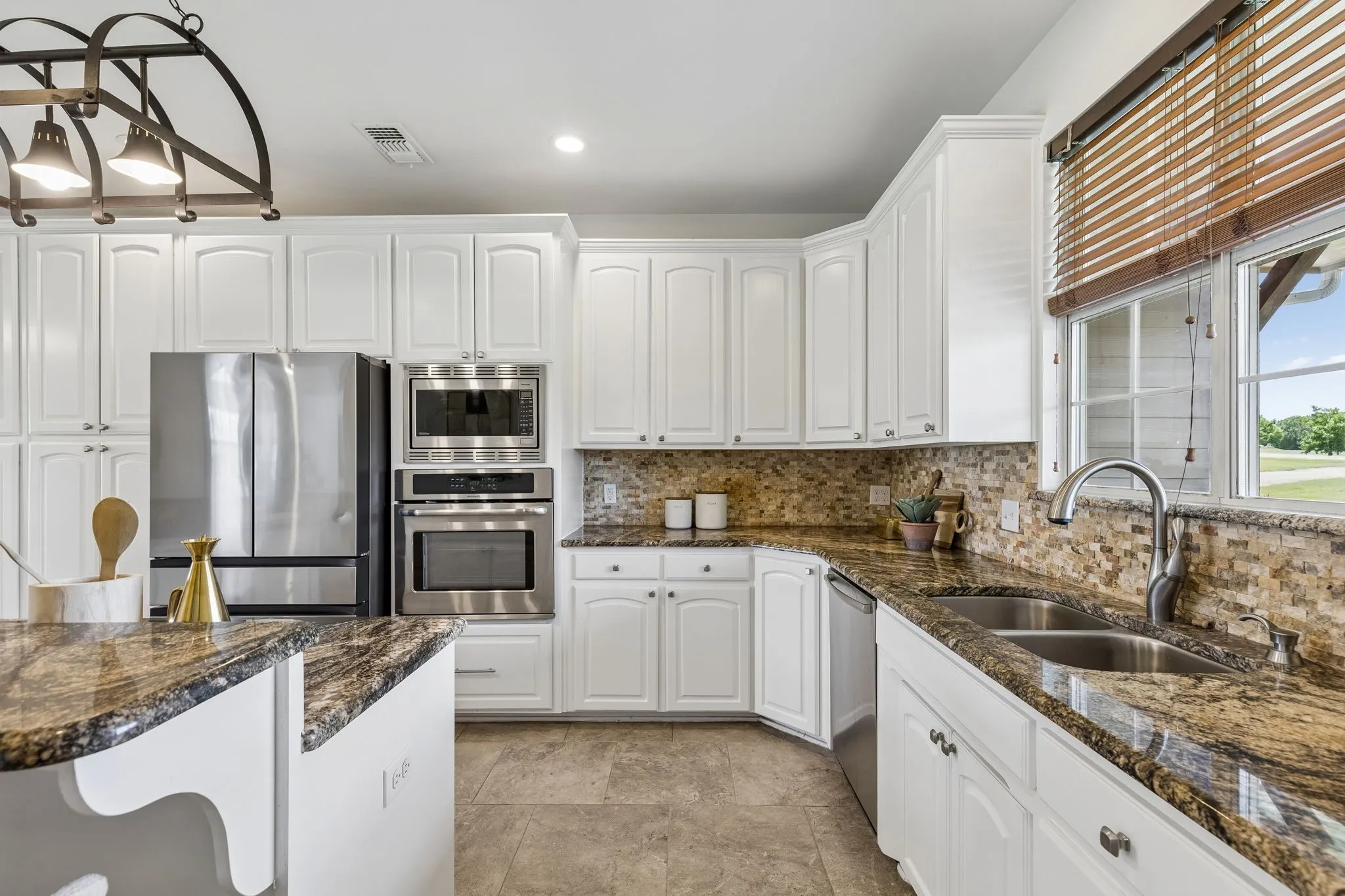 Abundance of storage and serving areas