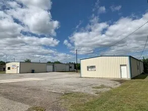 Industrial For Rent in Fannin County , 309 US 69, Trenton, Texas 75490, 0, 0, Garage spaces, 0 Sqft, built in 2001, Price $14, mls#21294578, Real Estate Agent in Trenton, Homes For Rent in Fannin county, Homes For Rent in Trenton, Realtor in Trenton Texas, Real Estate Brokerage Independent Realty Texas, Luminita Cordes Realtor