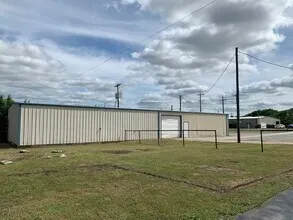 Industrial For Rent in Fannin County , 309 US 69, Trenton, Texas 75490, 0, 0, Garage spaces, 0 Sqft, built in 2001, Price $14, mls#21294578, Real Estate Agent in Trenton, Homes For Rent in Fannin county, Homes For Rent in Trenton, Realtor in Trenton Texas, Real Estate Brokerage Independent Realty Texas, Luminita Cordes Realtor