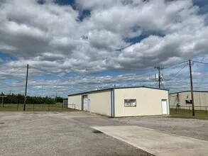 Industrial For Rent in Fannin County , 309 US 69, Trenton, Texas 75490, 0, 0, Garage spaces, 0 Sqft, built in 2001, Price $14, mls#21294578, Real Estate Agent in Trenton, Homes For Rent in Fannin county, Homes For Rent in Trenton, Realtor in Trenton Texas, Real Estate Brokerage Independent Realty Texas, Luminita Cordes Realtor