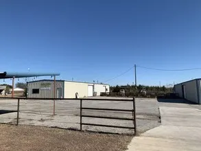 Industrial For Rent in Fannin County , 309 US 69, Trenton, Texas 75490, 0, 0, Garage spaces, 0 Sqft, built in 2001, Price $14, mls#21294578, Real Estate Agent in Trenton, Homes For Rent in Fannin county, Homes For Rent in Trenton, Realtor in Trenton Texas, Real Estate Brokerage Independent Realty Texas, Luminita Cordes Realtor