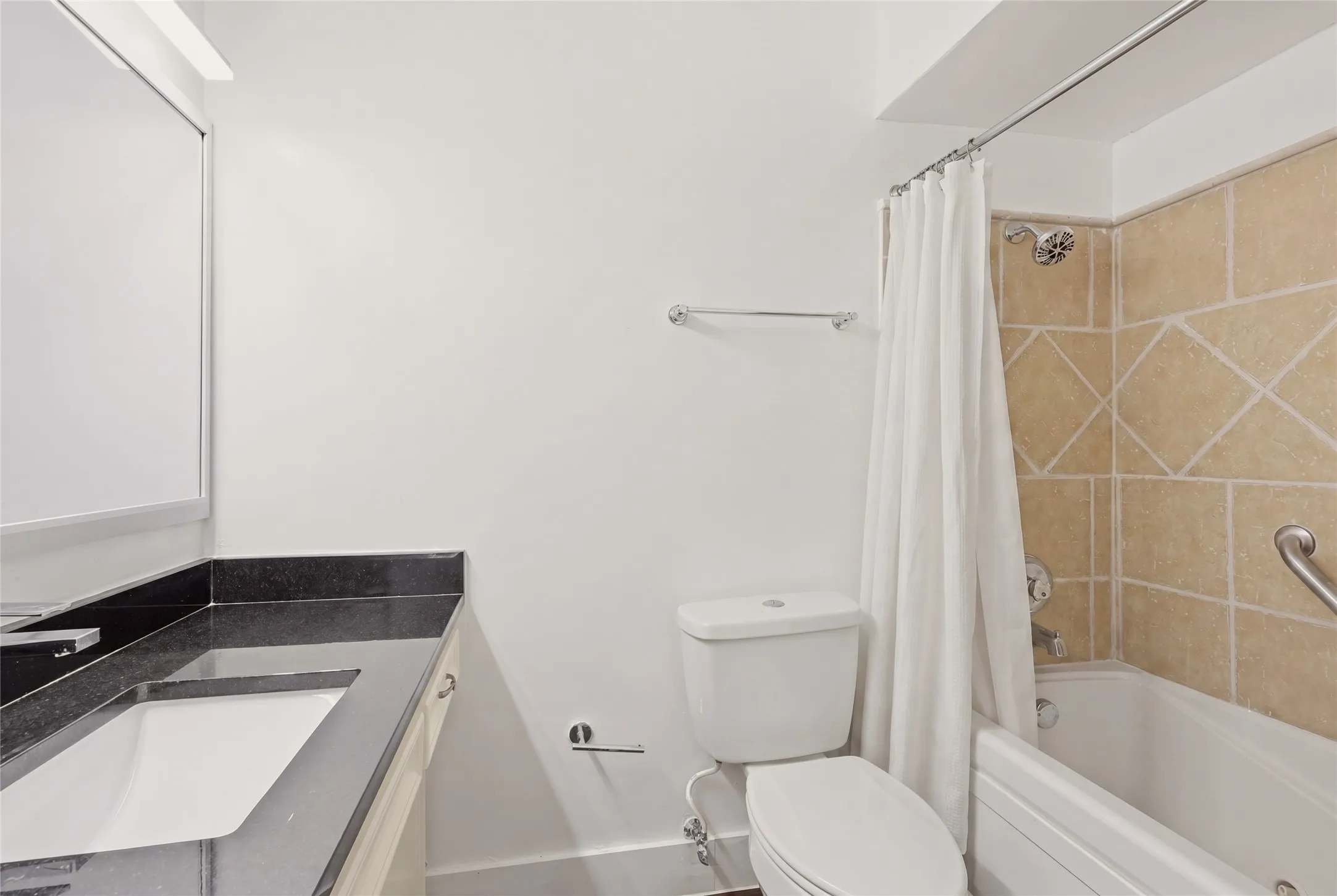 Condominium For Rent in Dallas County , 7937 Royal Lane 124, Dallas, Texas 75230, 2 Bedroom, 2 Bathroom, Garage spaces, 1,110 Sqft, built in 1964, Price $1,650, mls#21294583, Real Estate Agent in Dallas, Homes For Rent in Dallas county, Homes For Rent in Dallas, Realtor in Dallas Texas, Real Estate Brokerage Independent Realty Texas, Luminita Cordes Realtor