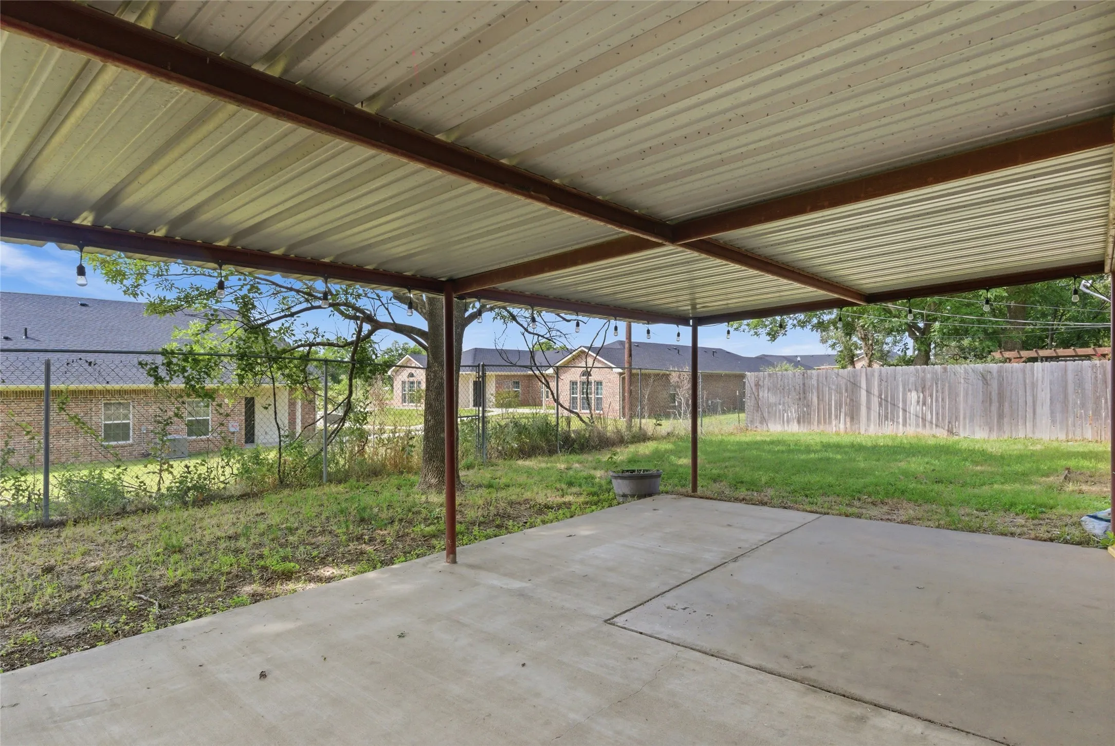 Single Family Residence For Sale in Erath County , 119 Blue Jay Street, Stephenville, Texas 76401, 4 Bedroom, 2 Bathroom, Garage spaces, 1,557 Sqft, built in 1987, mls#21293973, Real Estate Agent in Stephenville, Homes For Sale in Erath county, Homes For Sale in Stephenville, Realtor in Stephenville Texas, Real Estate Brokerage Independent Realty Texas, Luminita Cordes Realtor