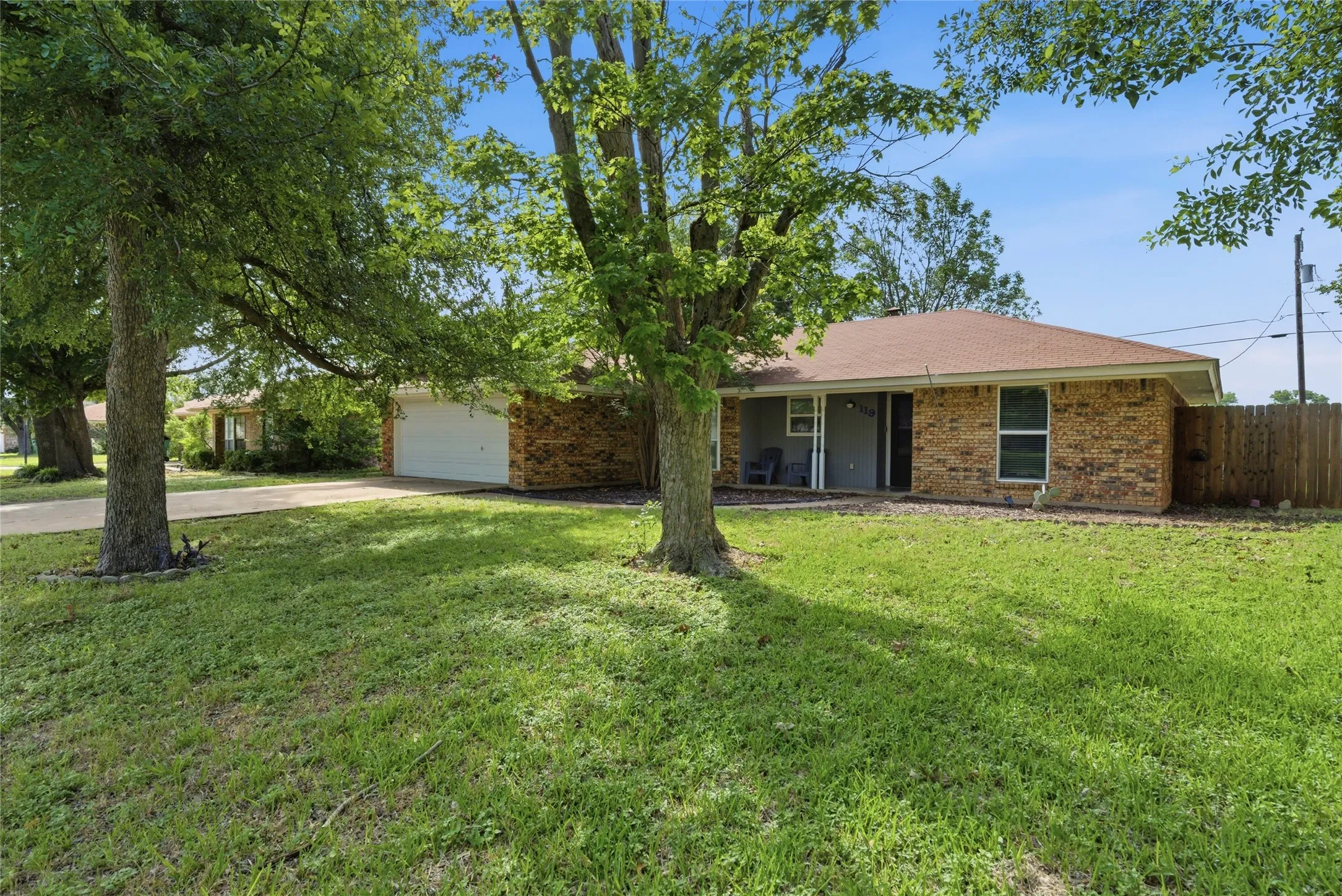 Single Family Residence For Sale in Erath County , 119 Blue Jay Street, Stephenville, Texas 76401, 4 Bedroom, 2 Bathroom, Garage spaces, 1,557 Sqft, built in 1987, mls#21293973, Real Estate Agent in Stephenville, Homes For Sale in Erath county, Homes For Sale in Stephenville, Realtor in Stephenville Texas, Real Estate Brokerage Independent Realty Texas, Luminita Cordes Realtor