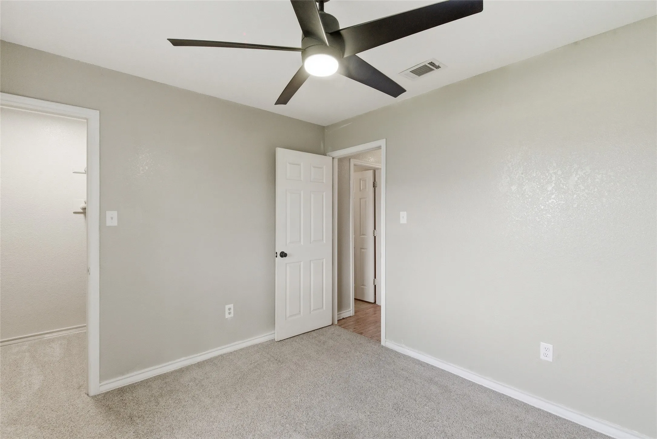 Single Family Residence For Sale in Erath County , 119 Blue Jay Street, Stephenville, Texas 76401, 4 Bedroom, 2 Bathroom, Garage spaces, 1,557 Sqft, built in 1987, mls#21293973, Real Estate Agent in Stephenville, Homes For Sale in Erath county, Homes For Sale in Stephenville, Realtor in Stephenville Texas, Real Estate Brokerage Independent Realty Texas, Luminita Cordes Realtor