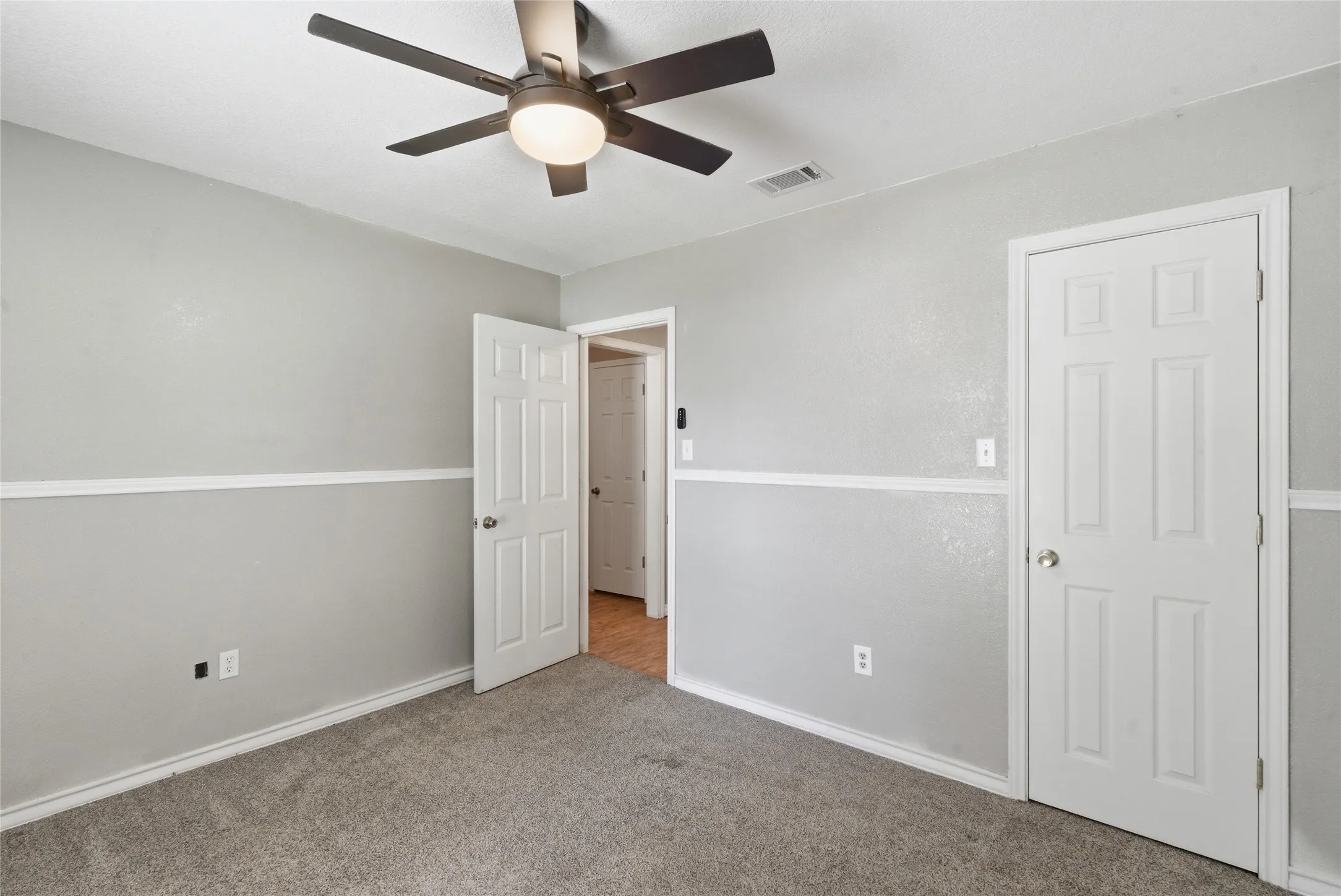 Single Family Residence For Sale in Erath County , 119 Blue Jay Street, Stephenville, Texas 76401, 4 Bedroom, 2 Bathroom, Garage spaces, 1,557 Sqft, built in 1987, mls#21293973, Real Estate Agent in Stephenville, Homes For Sale in Erath county, Homes For Sale in Stephenville, Realtor in Stephenville Texas, Real Estate Brokerage Independent Realty Texas, Luminita Cordes Realtor