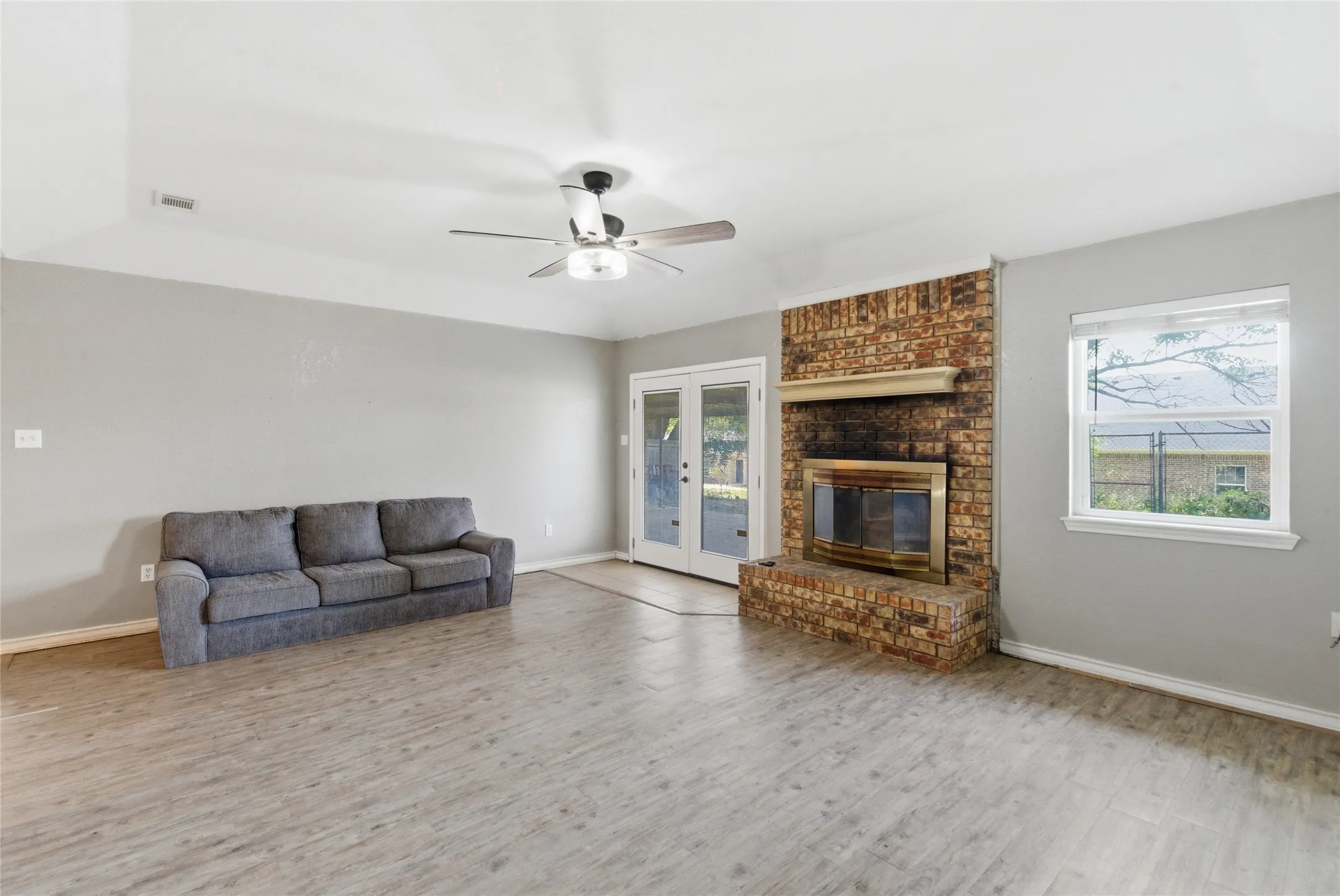 Single Family Residence For Sale in Erath County , 119 Blue Jay Street, Stephenville, Texas 76401, 4 Bedroom, 2 Bathroom, Garage spaces, 1,557 Sqft, built in 1987, mls#21293973, Real Estate Agent in Stephenville, Homes For Sale in Erath county, Homes For Sale in Stephenville, Realtor in Stephenville Texas, Real Estate Brokerage Independent Realty Texas, Luminita Cordes Realtor
