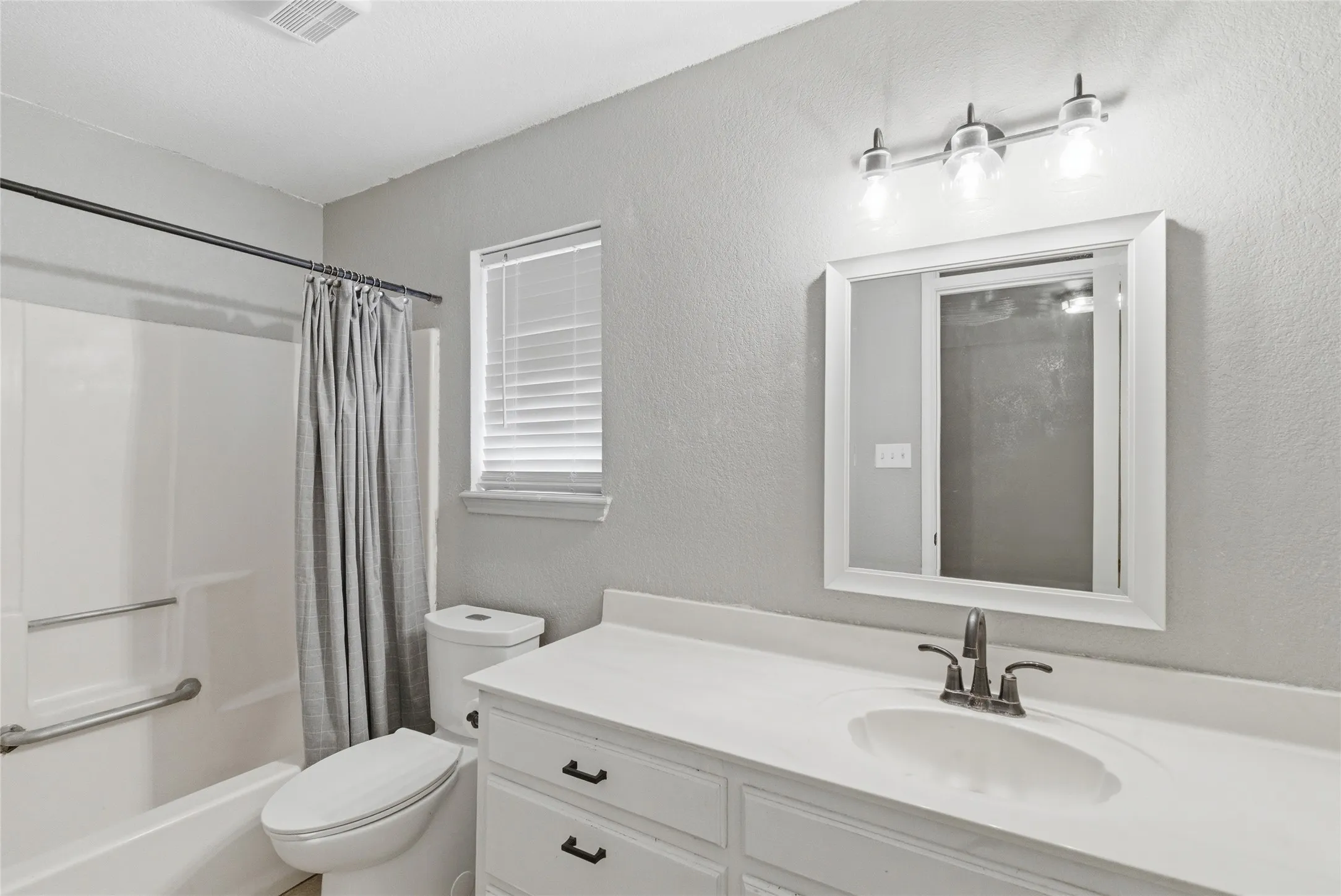 Single Family Residence For Sale in Erath County , 119 Blue Jay Street, Stephenville, Texas 76401, 4 Bedroom, 2 Bathroom, Garage spaces, 1,557 Sqft, built in 1987, mls#21293973, Real Estate Agent in Stephenville, Homes For Sale in Erath county, Homes For Sale in Stephenville, Realtor in Stephenville Texas, Real Estate Brokerage Independent Realty Texas, Luminita Cordes Realtor