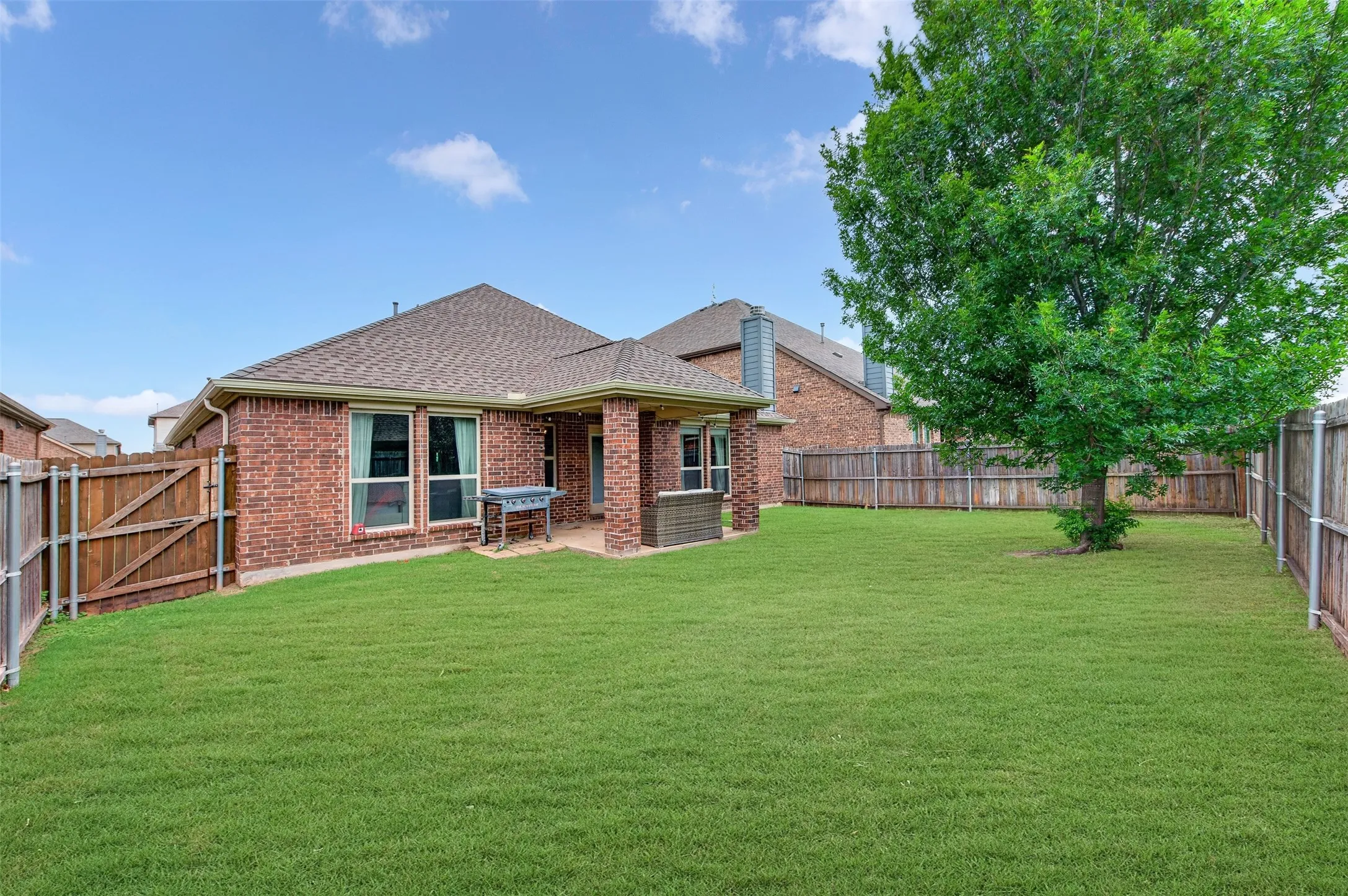 Single Family Residence For Sale in Denton County , 3704 Wrexham Street, Frisco, Texas 75036, 3 Bedrooms, 2 Bathrooms, 2 Garage spaces, 1,862 Sqft, built in 2015, Price $409,000, mls#21294573, Real Estate Agent in Frisco, Homes For Sale in Denton county, Homes For Sale in Frisco, Realtor in Frisco Texas, Real Estate Brokerage Independent Realty Texas, Luminita Cordes Realtor