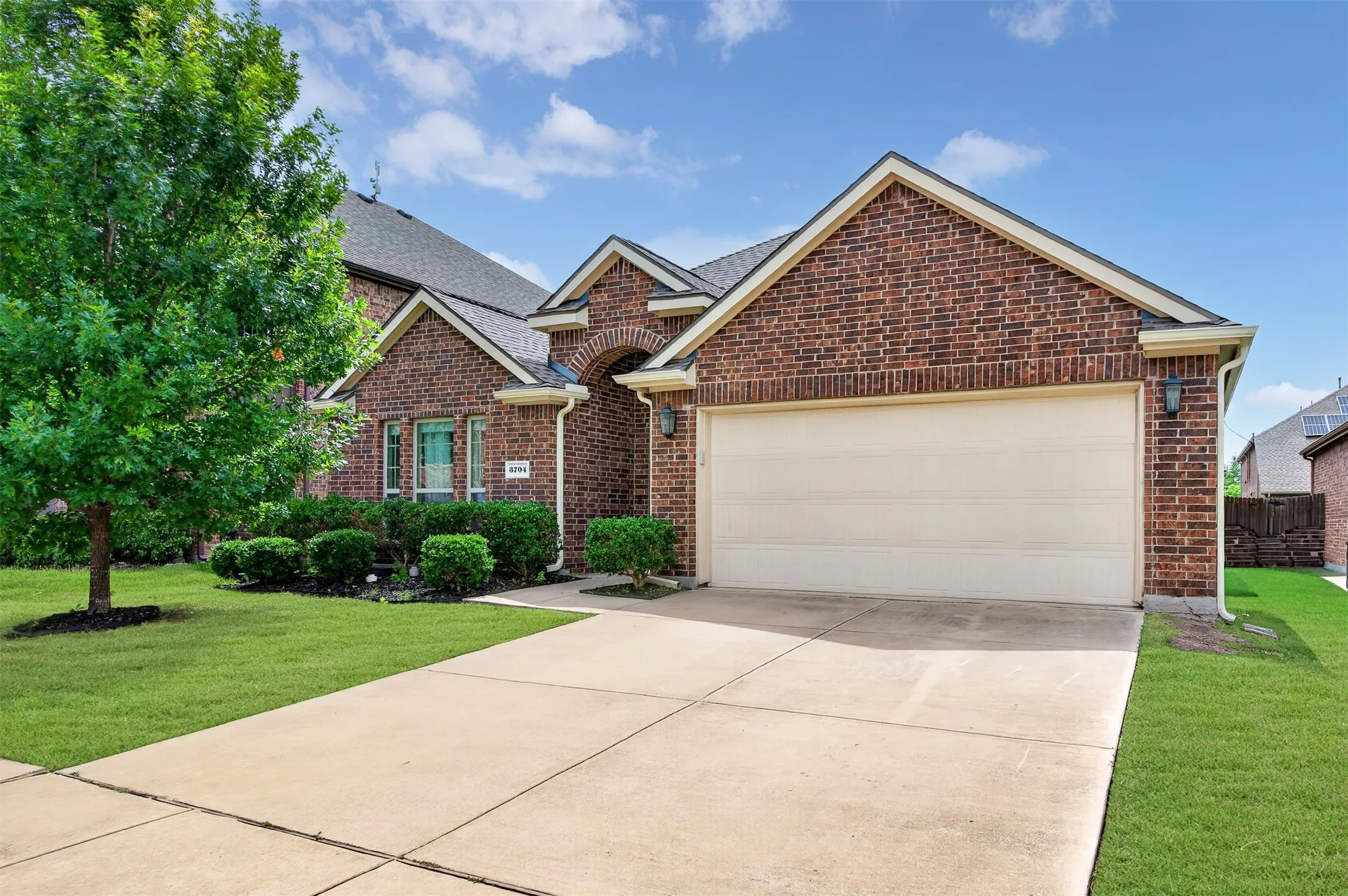 Single Family Residence For Sale in Denton County , 3704 Wrexham Street, Frisco, Texas 75036, 3 Bedrooms, 2 Bathrooms, 2 Garage spaces, 1,862 Sqft, built in 2015, Price $409,000, mls#21294573, Real Estate Agent in Frisco, Homes For Sale in Denton county, Homes For Sale in Frisco, Realtor in Frisco Texas, Real Estate Brokerage Independent Realty Texas, Luminita Cordes Realtor