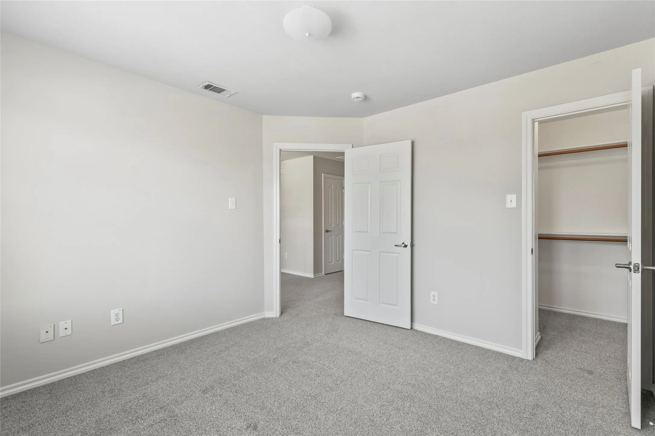 Single Family Residence For Rent in Tarrant County , 3904 Grantsville Drive, Fort Worth, Texas 76244, 4 Bedroom, 3 Bathroom, 2 Garage spaces, 2,446 Sqft, built in 2004, mls#21294595, Real Estate Agent in Fort Worth, Homes For Rent in Tarrant county, Homes For Rent in Fort Worth, Realtor in Fort Worth Texas, Real Estate Brokerage Independent Realty Texas, Luminita Cordes Realtor
