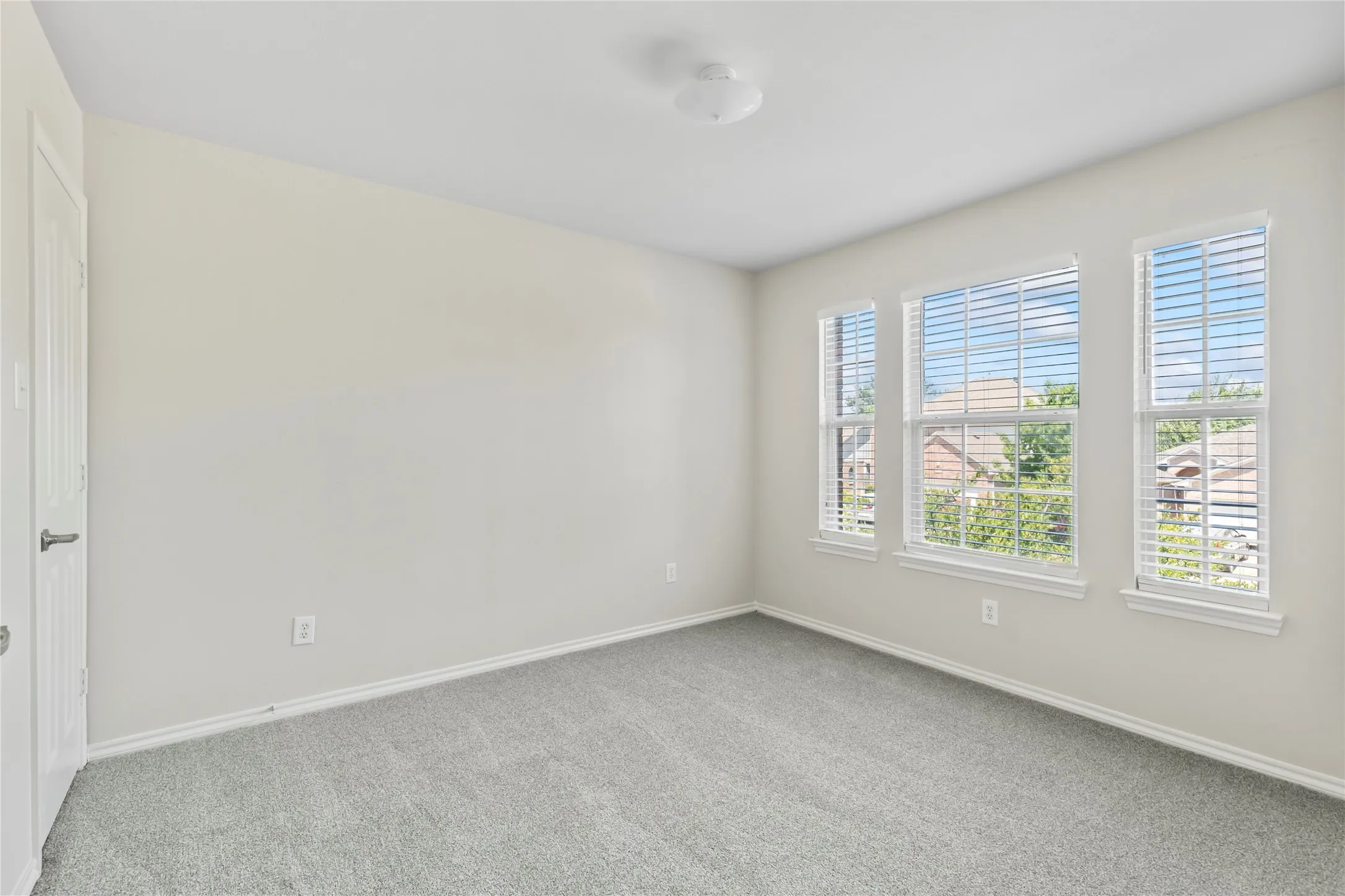 Single Family Residence For Rent in Tarrant County , 3904 Grantsville Drive, Fort Worth, Texas 76244, 4 Bedroom, 3 Bathroom, 2 Garage spaces, 2,446 Sqft, built in 2004, mls#21294595, Real Estate Agent in Fort Worth, Homes For Rent in Tarrant county, Homes For Rent in Fort Worth, Realtor in Fort Worth Texas, Real Estate Brokerage Independent Realty Texas, Luminita Cordes Realtor