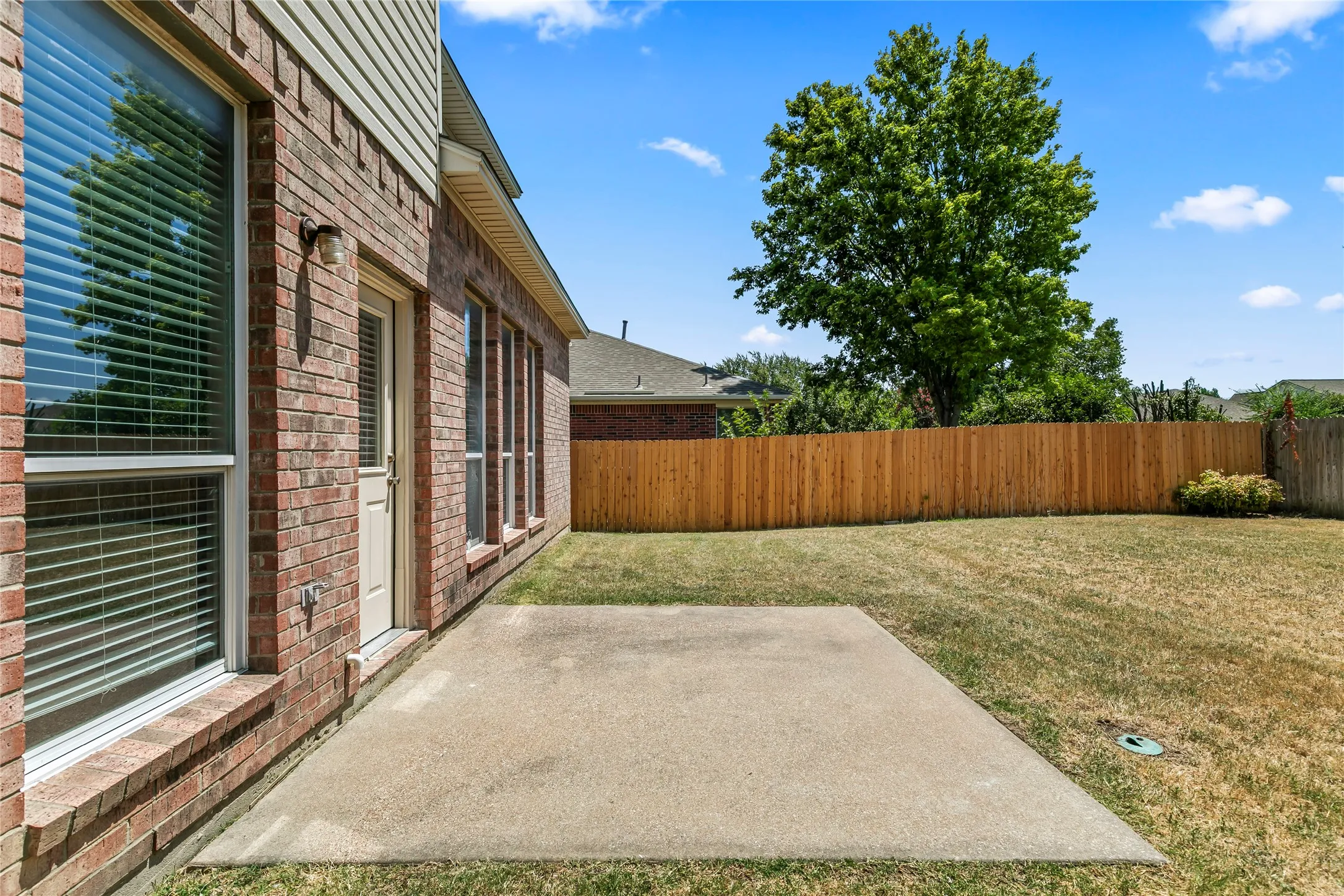 Single Family Residence For Rent in Tarrant County , 3904 Grantsville Drive, Fort Worth, Texas 76244, 4 Bedroom, 3 Bathroom, 2 Garage spaces, 2,446 Sqft, built in 2004, mls#21294595, Real Estate Agent in Fort Worth, Homes For Rent in Tarrant county, Homes For Rent in Fort Worth, Realtor in Fort Worth Texas, Real Estate Brokerage Independent Realty Texas, Luminita Cordes Realtor