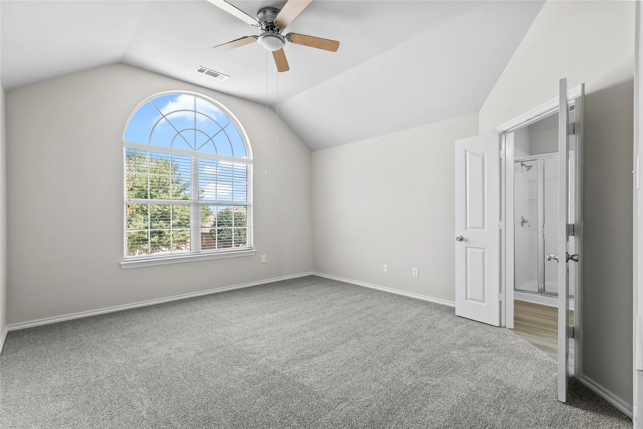 Single Family Residence For Rent in Tarrant County , 3904 Grantsville Drive, Fort Worth, Texas 76244, 4 Bedroom, 3 Bathroom, 2 Garage spaces, 2,446 Sqft, built in 2004, mls#21294595, Real Estate Agent in Fort Worth, Homes For Rent in Tarrant county, Homes For Rent in Fort Worth, Realtor in Fort Worth Texas, Real Estate Brokerage Independent Realty Texas, Luminita Cordes Realtor