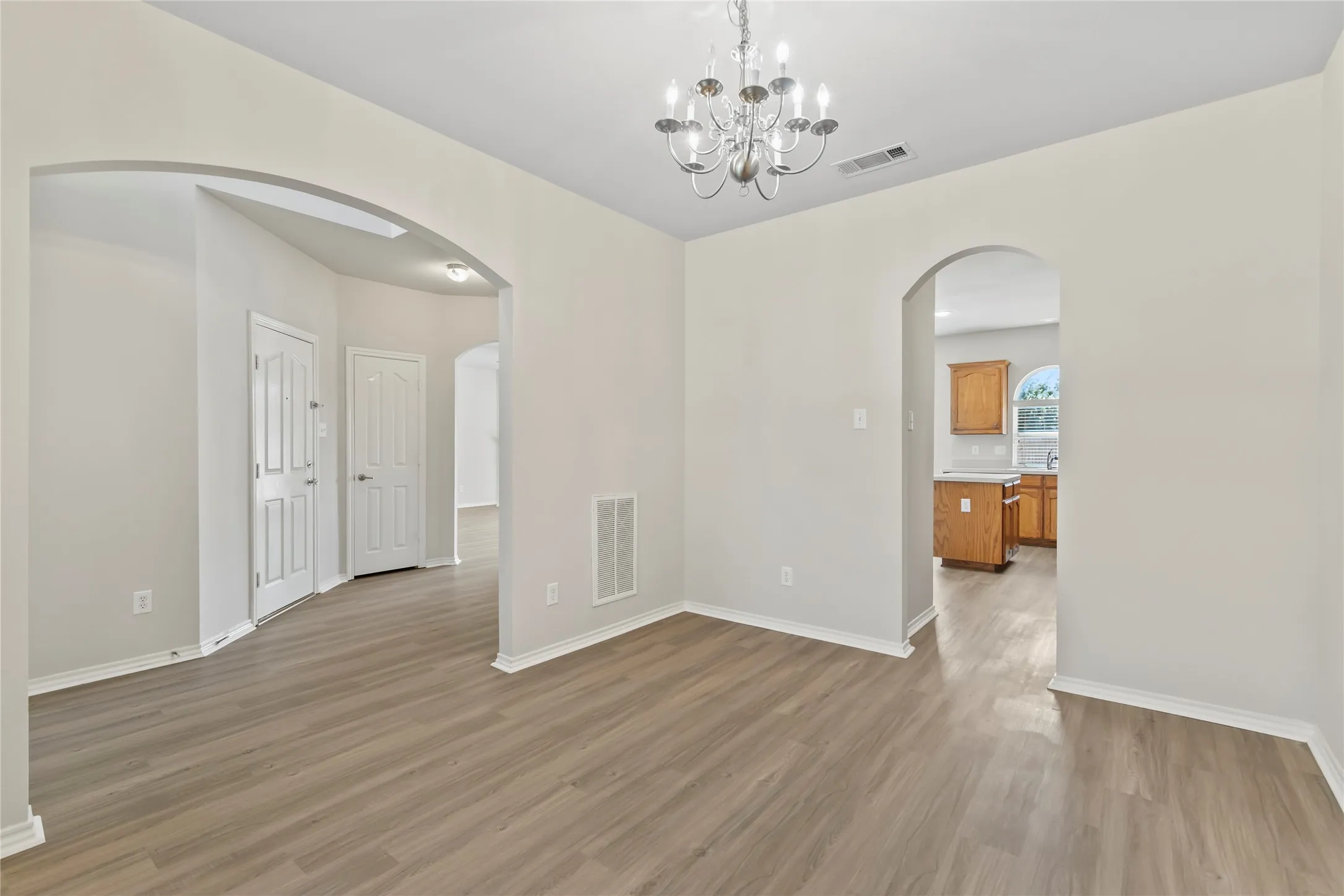 Single Family Residence For Rent in Tarrant County , 3904 Grantsville Drive, Fort Worth, Texas 76244, 4 Bedroom, 3 Bathroom, 2 Garage spaces, 2,446 Sqft, built in 2004, mls#21294595, Real Estate Agent in Fort Worth, Homes For Rent in Tarrant county, Homes For Rent in Fort Worth, Realtor in Fort Worth Texas, Real Estate Brokerage Independent Realty Texas, Luminita Cordes Realtor