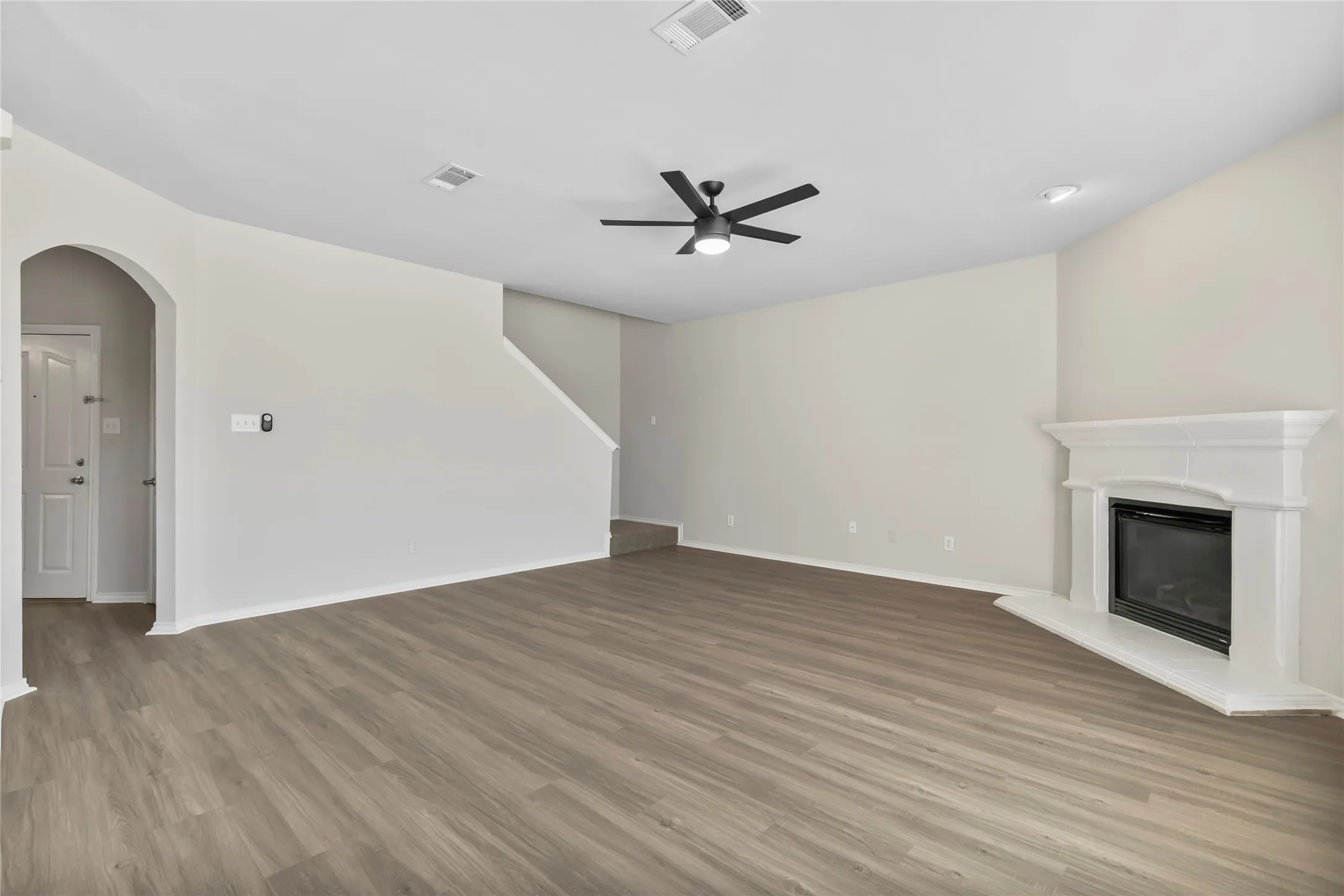 Single Family Residence For Rent in Tarrant County , 3904 Grantsville Drive, Fort Worth, Texas 76244, 4 Bedroom, 3 Bathroom, 2 Garage spaces, 2,446 Sqft, built in 2004, mls#21294595, Real Estate Agent in Fort Worth, Homes For Rent in Tarrant county, Homes For Rent in Fort Worth, Realtor in Fort Worth Texas, Real Estate Brokerage Independent Realty Texas, Luminita Cordes Realtor