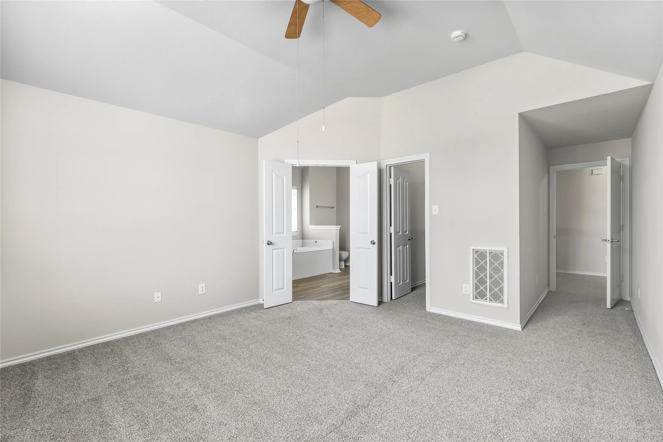 Single Family Residence For Rent in Tarrant County , 3904 Grantsville Drive, Fort Worth, Texas 76244, 4 Bedroom, 3 Bathroom, 2 Garage spaces, 2,446 Sqft, built in 2004, mls#21294595, Real Estate Agent in Fort Worth, Homes For Rent in Tarrant county, Homes For Rent in Fort Worth, Realtor in Fort Worth Texas, Real Estate Brokerage Independent Realty Texas, Luminita Cordes Realtor