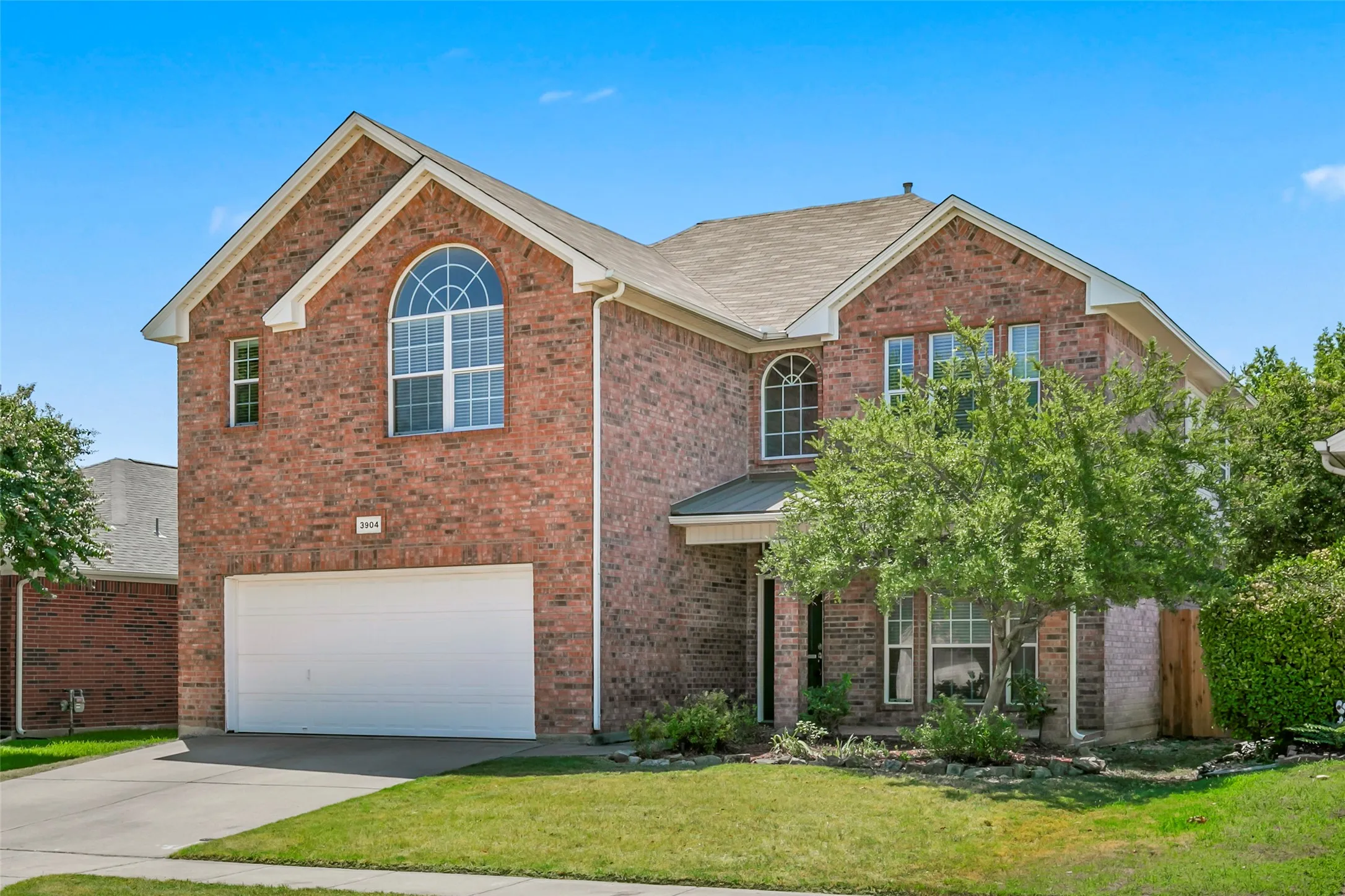 Single Family Residence For Rent in Tarrant County , 3904 Grantsville Drive, Fort Worth, Texas 76244, 4 Bedroom, 3 Bathroom, 2 Garage spaces, 2,446 Sqft, built in 2004, mls#21294595, Real Estate Agent in Fort Worth, Homes For Rent in Tarrant county, Homes For Rent in Fort Worth, Realtor in Fort Worth Texas, Real Estate Brokerage Independent Realty Texas, Luminita Cordes Realtor