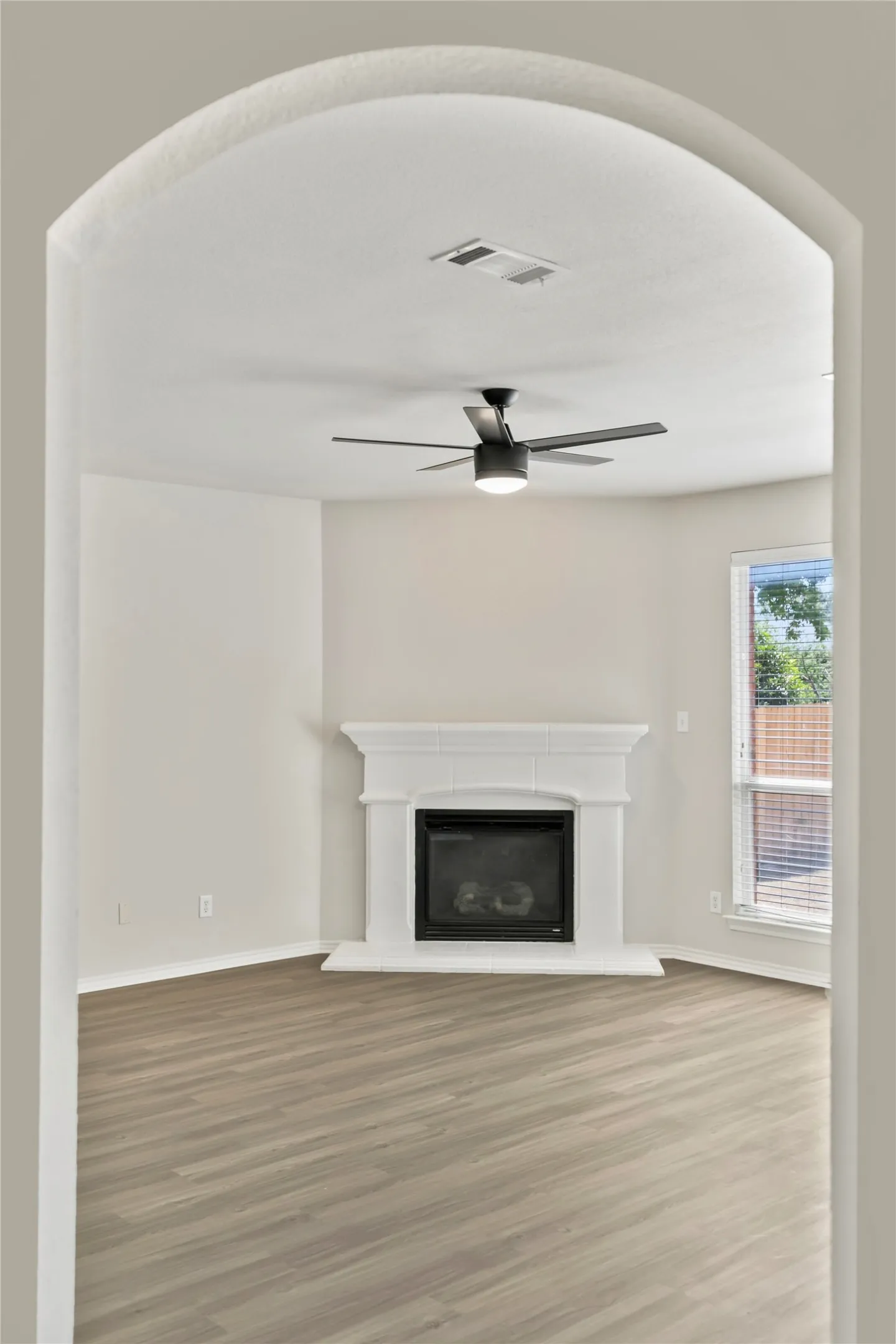 Single Family Residence For Rent in Tarrant County , 3904 Grantsville Drive, Fort Worth, Texas 76244, 4 Bedroom, 3 Bathroom, 2 Garage spaces, 2,446 Sqft, built in 2004, mls#21294595, Real Estate Agent in Fort Worth, Homes For Rent in Tarrant county, Homes For Rent in Fort Worth, Realtor in Fort Worth Texas, Real Estate Brokerage Independent Realty Texas, Luminita Cordes Realtor