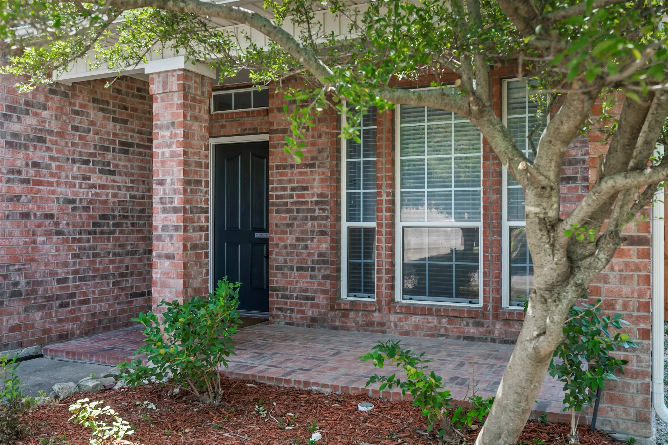 Single Family Residence For Rent in Tarrant County , 3904 Grantsville Drive, Fort Worth, Texas 76244, 4 Bedroom, 3 Bathroom, 2 Garage spaces, 2,446 Sqft, built in 2004, mls#21294595, Real Estate Agent in Fort Worth, Homes For Rent in Tarrant county, Homes For Rent in Fort Worth, Realtor in Fort Worth Texas, Real Estate Brokerage Independent Realty Texas, Luminita Cordes Realtor