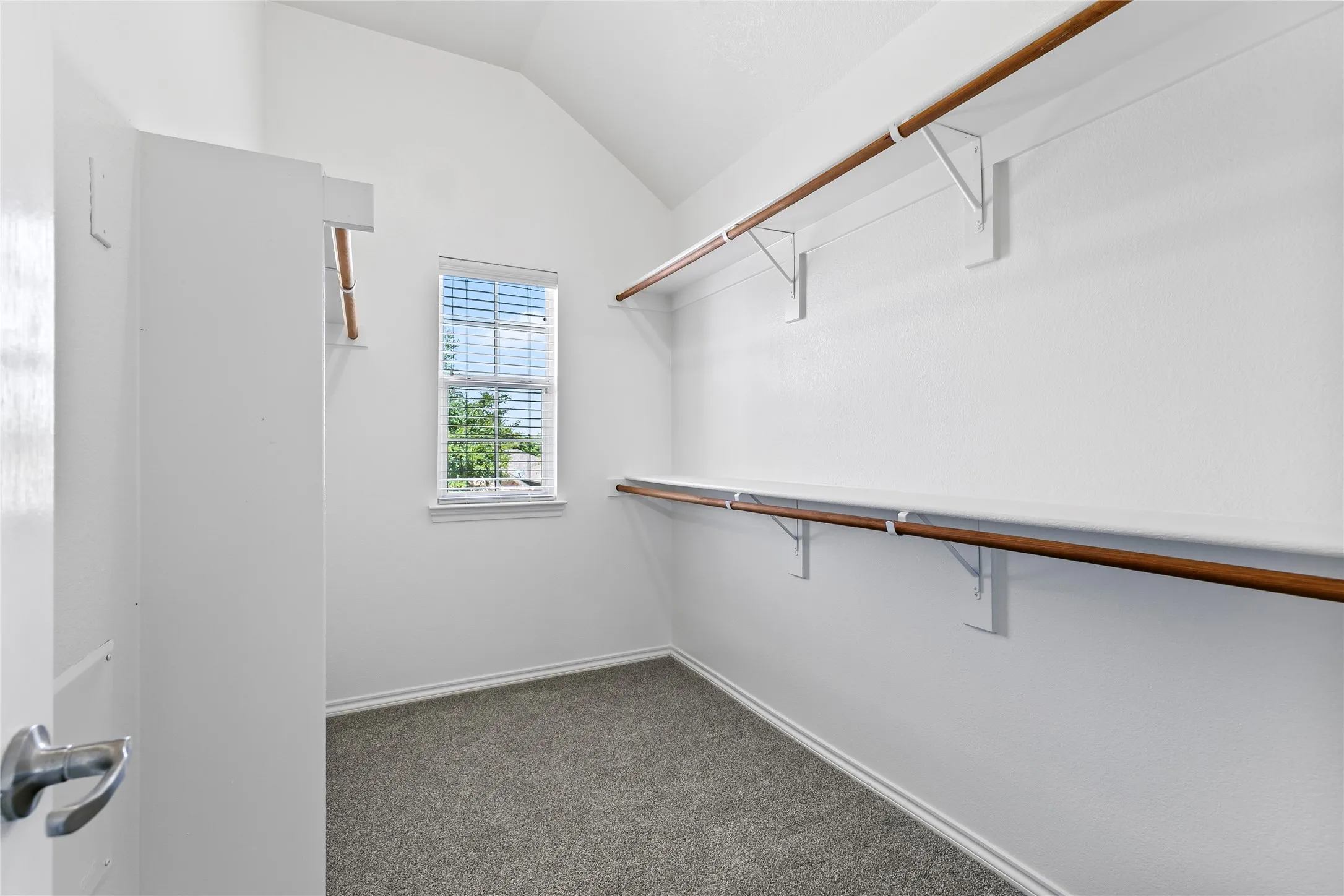 Single Family Residence For Rent in Tarrant County , 3904 Grantsville Drive, Fort Worth, Texas 76244, 4 Bedroom, 3 Bathroom, 2 Garage spaces, 2,446 Sqft, built in 2004, mls#21294595, Real Estate Agent in Fort Worth, Homes For Rent in Tarrant county, Homes For Rent in Fort Worth, Realtor in Fort Worth Texas, Real Estate Brokerage Independent Realty Texas, Luminita Cordes Realtor