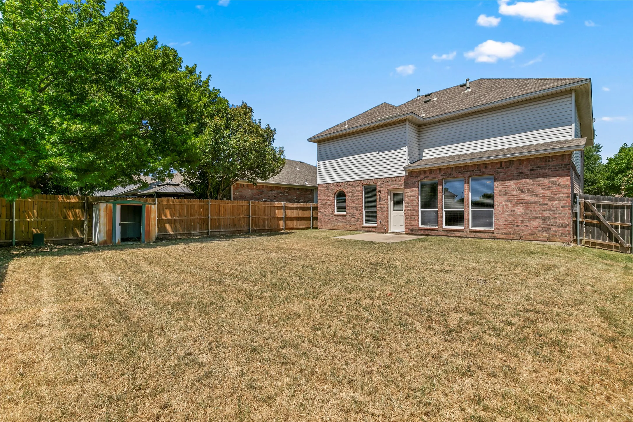 Single Family Residence For Rent in Tarrant County , 3904 Grantsville Drive, Fort Worth, Texas 76244, 4 Bedroom, 3 Bathroom, 2 Garage spaces, 2,446 Sqft, built in 2004, mls#21294595, Real Estate Agent in Fort Worth, Homes For Rent in Tarrant county, Homes For Rent in Fort Worth, Realtor in Fort Worth Texas, Real Estate Brokerage Independent Realty Texas, Luminita Cordes Realtor