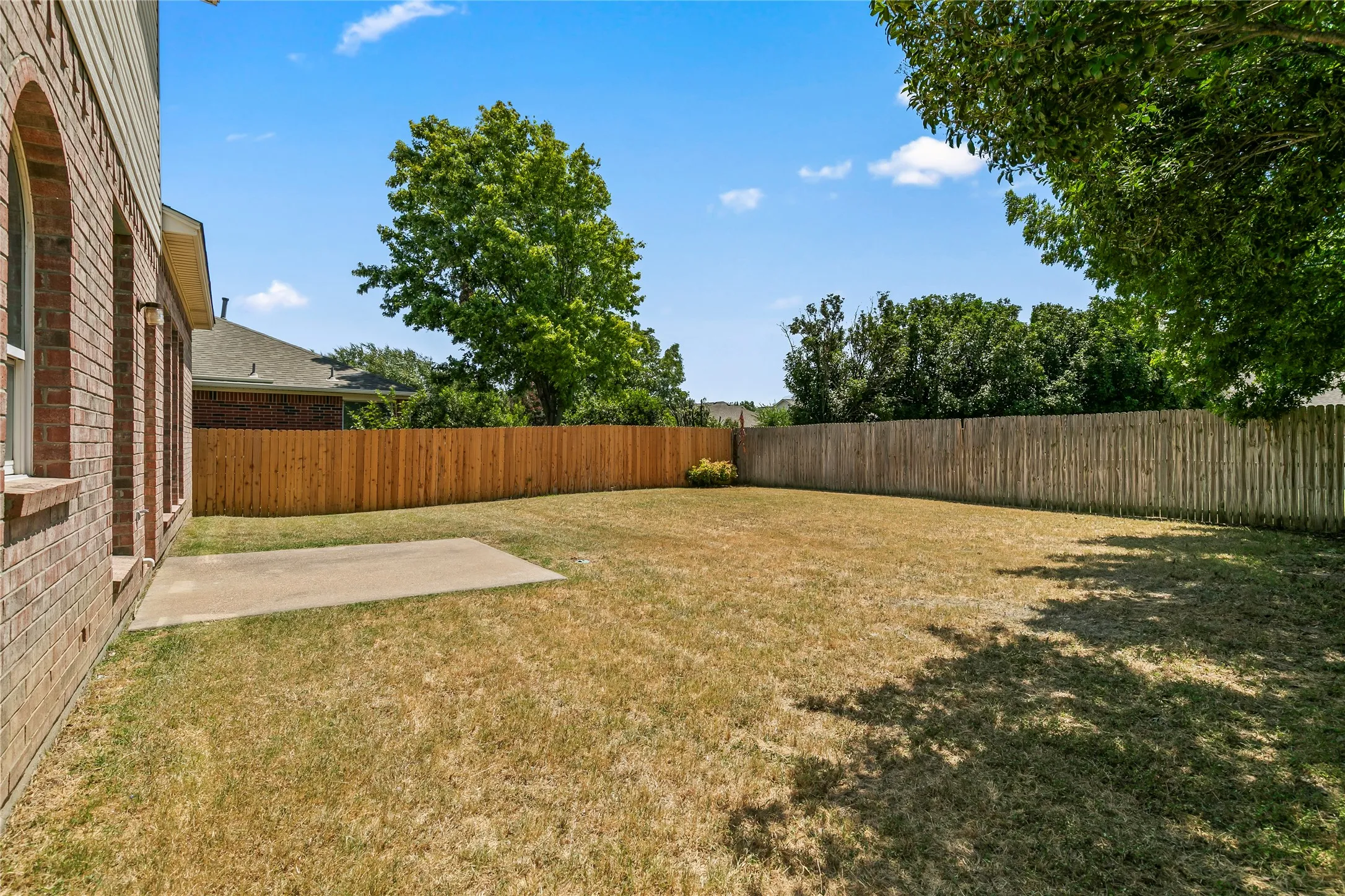 Single Family Residence For Rent in Tarrant County , 3904 Grantsville Drive, Fort Worth, Texas 76244, 4 Bedroom, 3 Bathroom, 2 Garage spaces, 2,446 Sqft, built in 2004, mls#21294595, Real Estate Agent in Fort Worth, Homes For Rent in Tarrant county, Homes For Rent in Fort Worth, Realtor in Fort Worth Texas, Real Estate Brokerage Independent Realty Texas, Luminita Cordes Realtor
