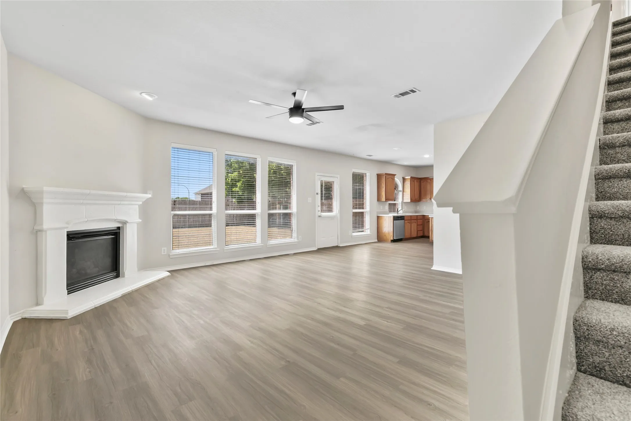 Single Family Residence For Rent in Tarrant County , 3904 Grantsville Drive, Fort Worth, Texas 76244, 4 Bedroom, 3 Bathroom, 2 Garage spaces, 2,446 Sqft, built in 2004, mls#21294595, Real Estate Agent in Fort Worth, Homes For Rent in Tarrant county, Homes For Rent in Fort Worth, Realtor in Fort Worth Texas, Real Estate Brokerage Independent Realty Texas, Luminita Cordes Realtor
