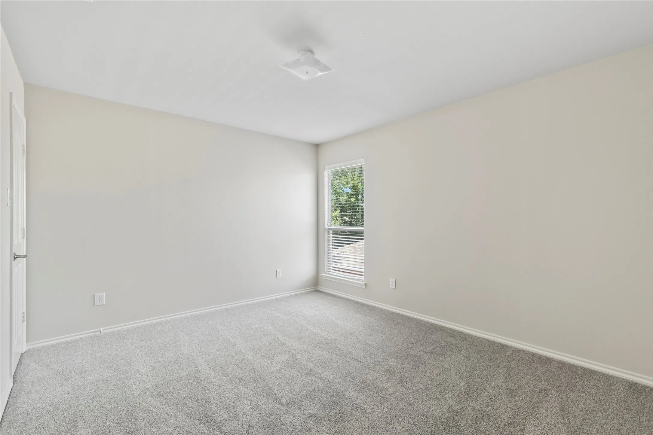 Single Family Residence For Rent in Tarrant County , 3904 Grantsville Drive, Fort Worth, Texas 76244, 4 Bedroom, 3 Bathroom, 2 Garage spaces, 2,446 Sqft, built in 2004, mls#21294595, Real Estate Agent in Fort Worth, Homes For Rent in Tarrant county, Homes For Rent in Fort Worth, Realtor in Fort Worth Texas, Real Estate Brokerage Independent Realty Texas, Luminita Cordes Realtor