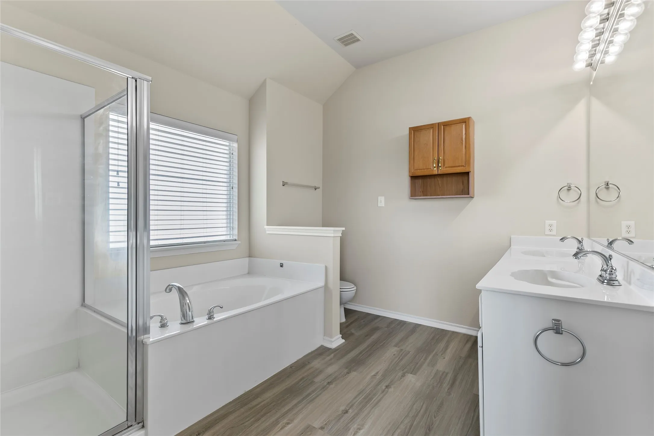Single Family Residence For Rent in Tarrant County , 3904 Grantsville Drive, Fort Worth, Texas 76244, 4 Bedroom, 3 Bathroom, 2 Garage spaces, 2,446 Sqft, built in 2004, mls#21294595, Real Estate Agent in Fort Worth, Homes For Rent in Tarrant county, Homes For Rent in Fort Worth, Realtor in Fort Worth Texas, Real Estate Brokerage Independent Realty Texas, Luminita Cordes Realtor