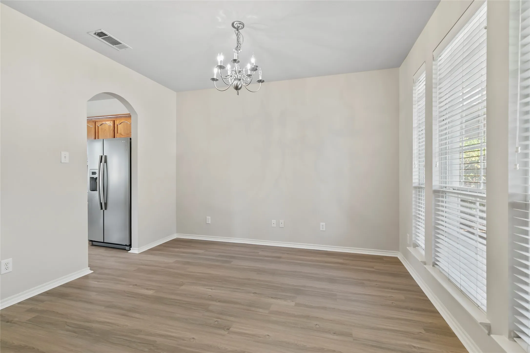Single Family Residence For Rent in Tarrant County , 3904 Grantsville Drive, Fort Worth, Texas 76244, 4 Bedroom, 3 Bathroom, 2 Garage spaces, 2,446 Sqft, built in 2004, mls#21294595, Real Estate Agent in Fort Worth, Homes For Rent in Tarrant county, Homes For Rent in Fort Worth, Realtor in Fort Worth Texas, Real Estate Brokerage Independent Realty Texas, Luminita Cordes Realtor