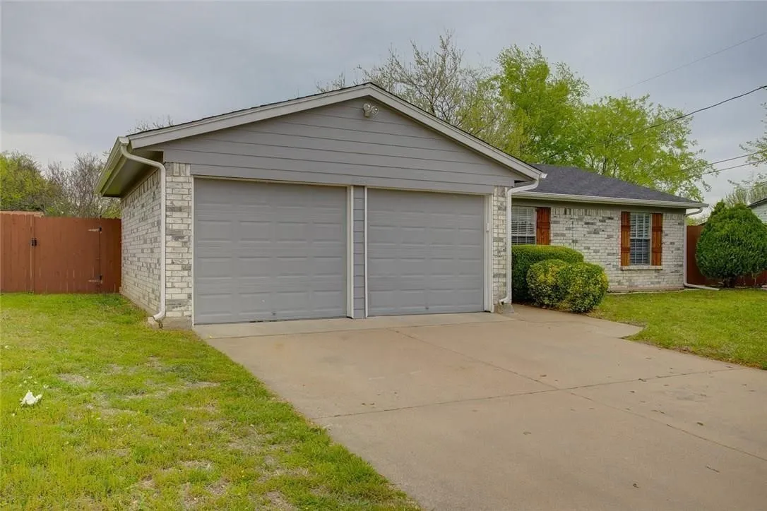 Single Family Residence For Rent in Tarrant County , 6409 Patino Court, Watauga, Texas 76148, 3 Bedroom, 1 Bathroom, 2 Garage spaces, 1,001 Sqft, built in 1982, mls#21294607, Real Estate Agent in Watauga, Homes For Rent in Tarrant county, Homes For Rent in Watauga, Realtor in Watauga Texas, Real Estate Brokerage Independent Realty Texas, Luminita Cordes Realtor