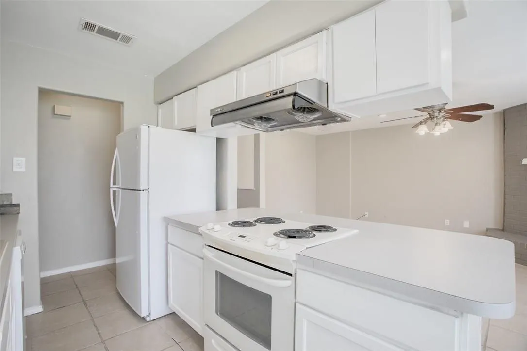Single Family Residence For Rent in Tarrant County , 6409 Patino Court, Watauga, Texas 76148, 3 Bedroom, 1 Bathroom, 2 Garage spaces, 1,001 Sqft, built in 1982, mls#21294607, Real Estate Agent in Watauga, Homes For Rent in Tarrant county, Homes For Rent in Watauga, Realtor in Watauga Texas, Real Estate Brokerage Independent Realty Texas, Luminita Cordes Realtor
