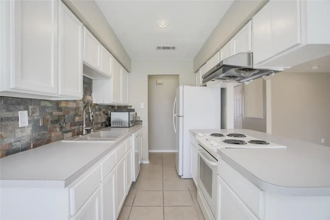 Single Family Residence For Rent in Tarrant County , 6409 Patino Court, Watauga, Texas 76148, 3 Bedroom, 1 Bathroom, 2 Garage spaces, 1,001 Sqft, built in 1982, mls#21294607, Real Estate Agent in Watauga, Homes For Rent in Tarrant county, Homes For Rent in Watauga, Realtor in Watauga Texas, Real Estate Brokerage Independent Realty Texas, Luminita Cordes Realtor