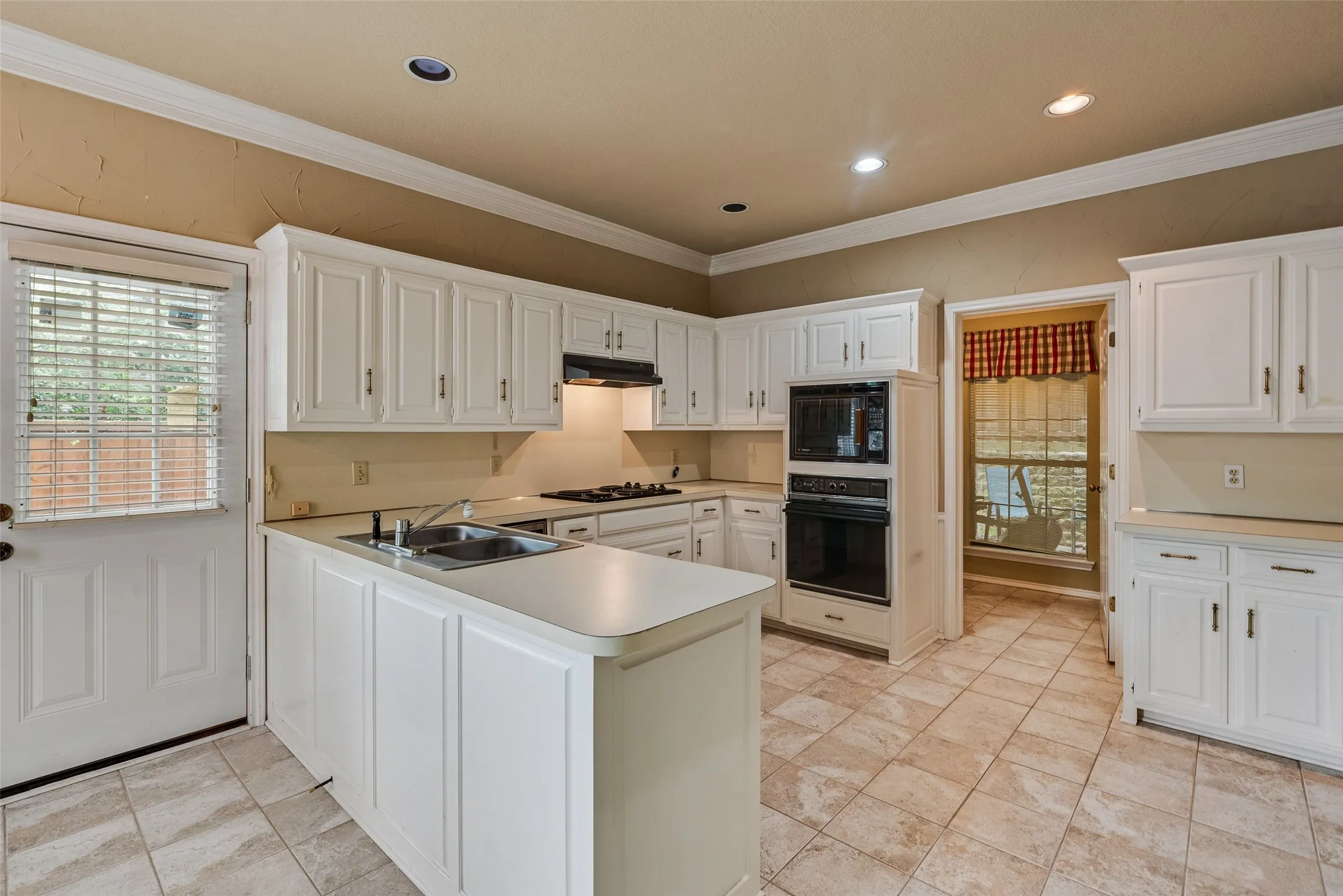 Single Family Residence For Sale in Collin County , 2314 Club Oaks Court, Mc Kinney, Texas 75072, 3 Bedroom, 3 Bathroom, 2 Garage spaces, 1,924 Sqft, built in 1984, mls#21294622, Real Estate Agent in Mc Kinney, Homes For Sale in Collin county, Homes For Sale in Mc Kinney, Realtor in Mc Kinney Texas, Real Estate Brokerage Independent Realty Texas, Luminita Cordes Realtor