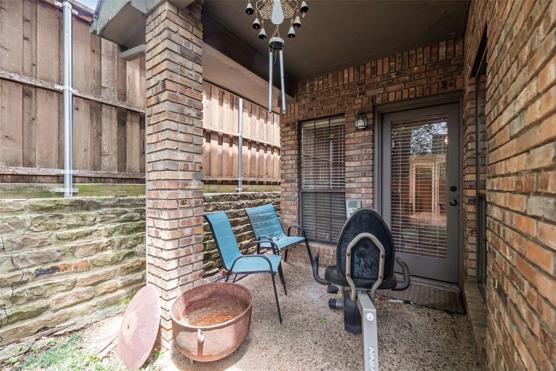 Single Family Residence For Sale in Collin County , 2314 Club Oaks Court, Mc Kinney, Texas 75072, 3 Bedroom, 3 Bathroom, 2 Garage spaces, 1,924 Sqft, built in 1984, mls#21294622, Real Estate Agent in Mc Kinney, Homes For Sale in Collin county, Homes For Sale in Mc Kinney, Realtor in Mc Kinney Texas, Real Estate Brokerage Independent Realty Texas, Luminita Cordes Realtor