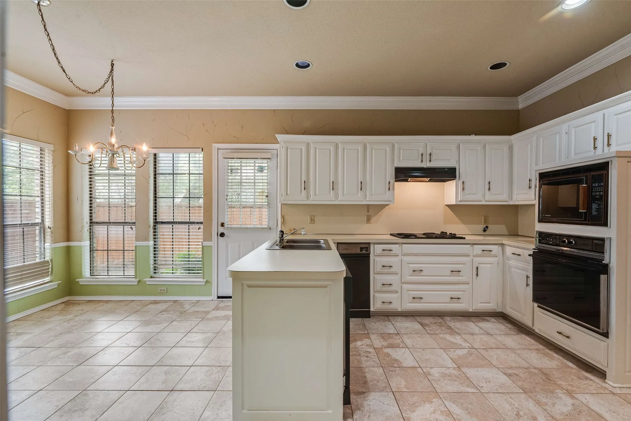 Single Family Residence For Sale in Collin County , 2314 Club Oaks Court, Mc Kinney, Texas 75072, 3 Bedroom, 3 Bathroom, 2 Garage spaces, 1,924 Sqft, built in 1984, mls#21294622, Real Estate Agent in Mc Kinney, Homes For Sale in Collin county, Homes For Sale in Mc Kinney, Realtor in Mc Kinney Texas, Real Estate Brokerage Independent Realty Texas, Luminita Cordes Realtor