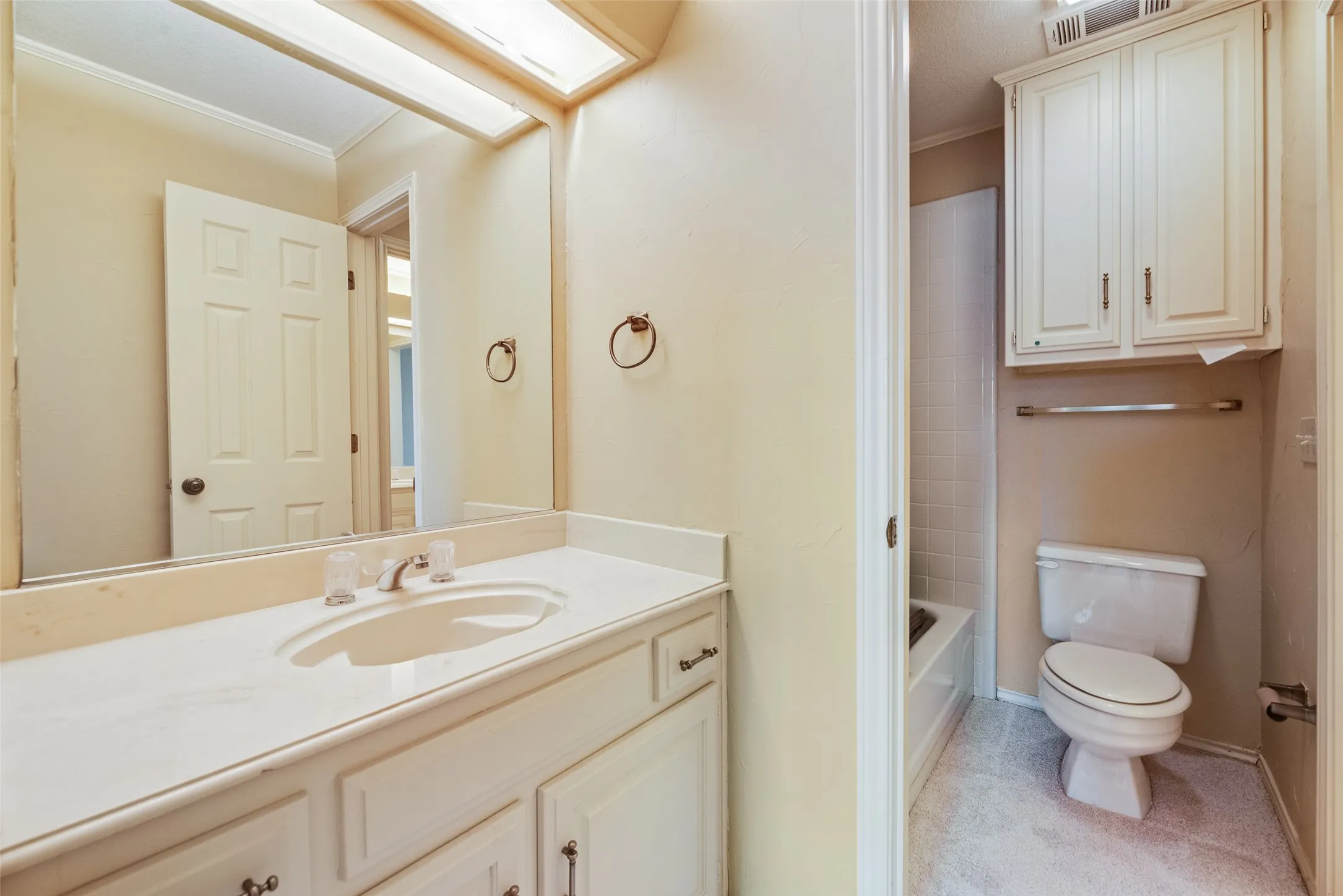 Single Family Residence For Sale in Collin County , 2314 Club Oaks Court, Mc Kinney, Texas 75072, 3 Bedroom, 3 Bathroom, 2 Garage spaces, 1,924 Sqft, built in 1984, mls#21294622, Real Estate Agent in Mc Kinney, Homes For Sale in Collin county, Homes For Sale in Mc Kinney, Realtor in Mc Kinney Texas, Real Estate Brokerage Independent Realty Texas, Luminita Cordes Realtor