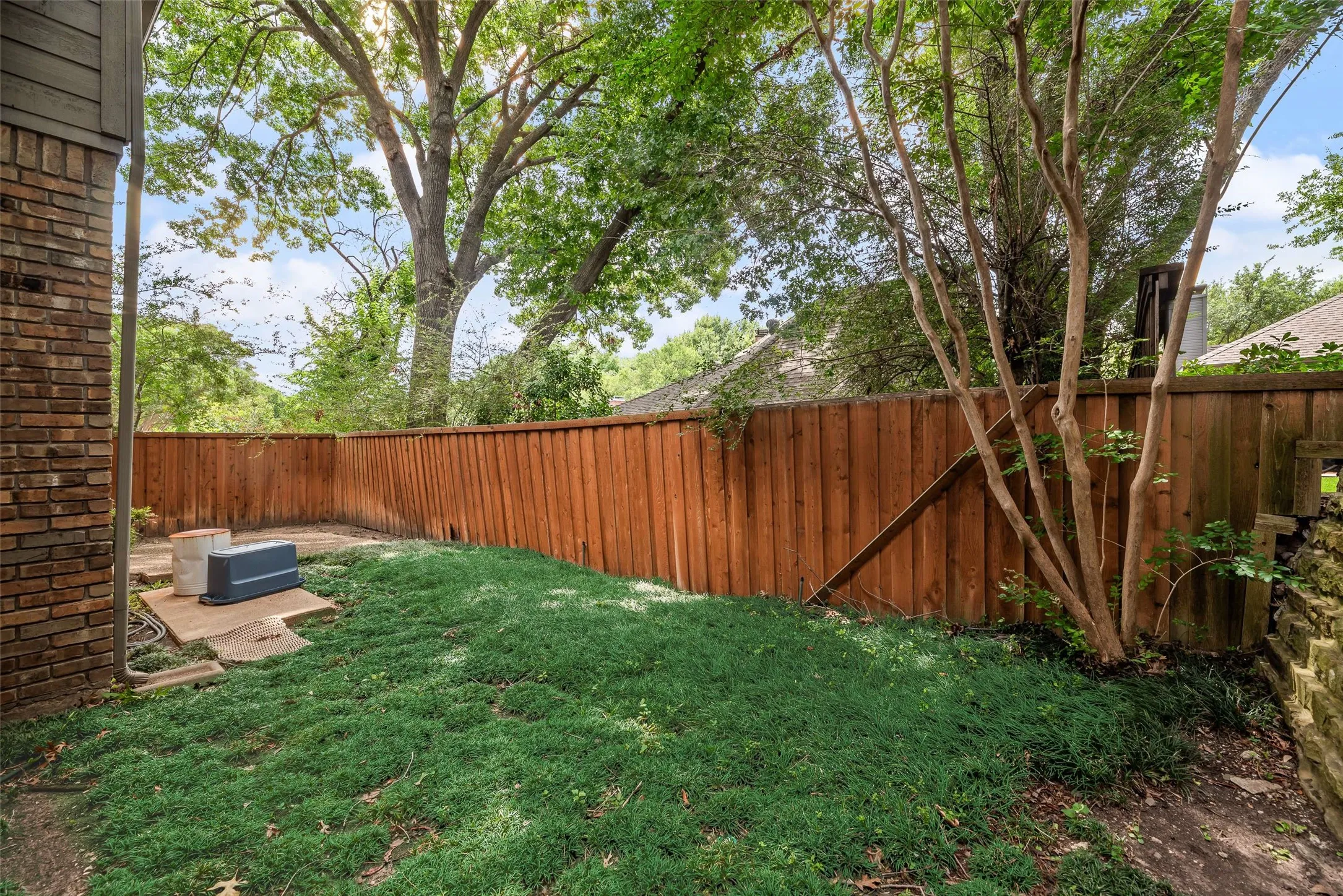 Single Family Residence For Sale in Collin County , 2314 Club Oaks Court, Mc Kinney, Texas 75072, 3 Bedroom, 3 Bathroom, 2 Garage spaces, 1,924 Sqft, built in 1984, mls#21294622, Real Estate Agent in Mc Kinney, Homes For Sale in Collin county, Homes For Sale in Mc Kinney, Realtor in Mc Kinney Texas, Real Estate Brokerage Independent Realty Texas, Luminita Cordes Realtor