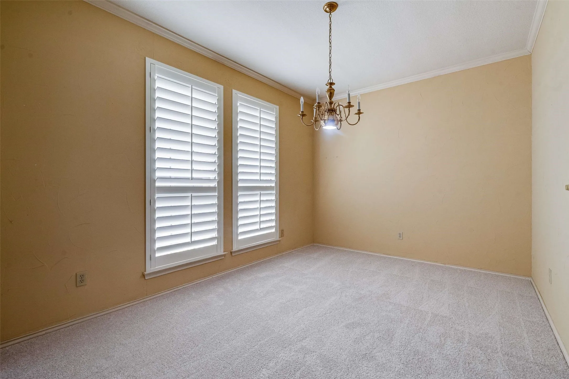 Single Family Residence For Sale in Collin County , 2314 Club Oaks Court, Mc Kinney, Texas 75072, 3 Bedroom, 3 Bathroom, 2 Garage spaces, 1,924 Sqft, built in 1984, mls#21294622, Real Estate Agent in Mc Kinney, Homes For Sale in Collin county, Homes For Sale in Mc Kinney, Realtor in Mc Kinney Texas, Real Estate Brokerage Independent Realty Texas, Luminita Cordes Realtor
