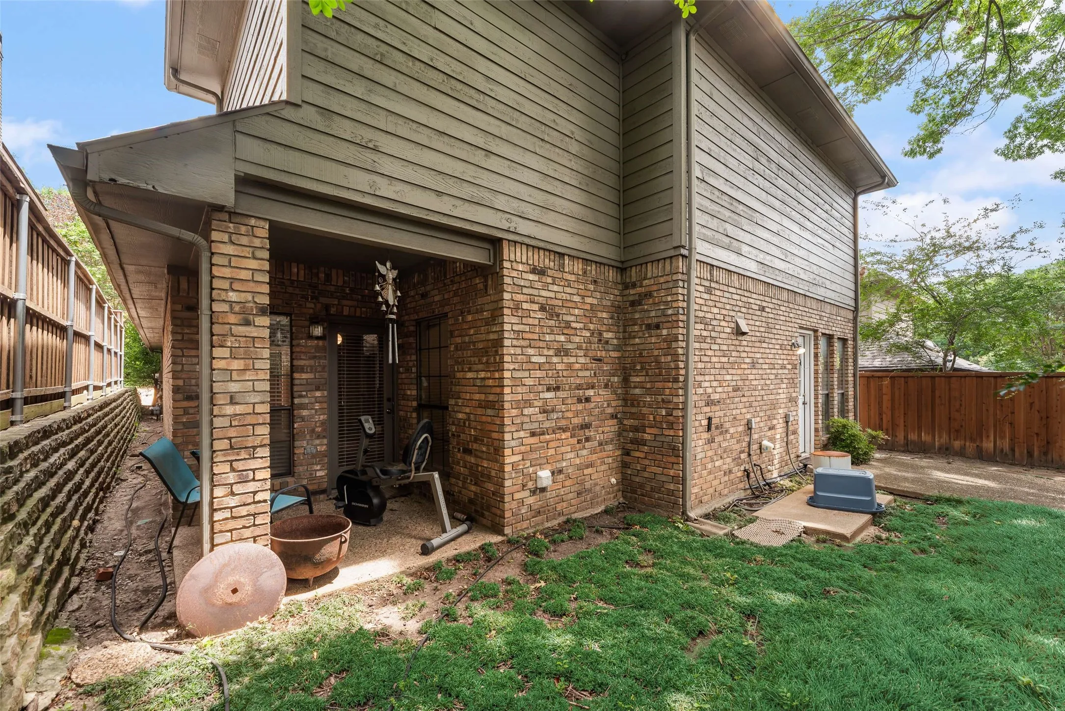 Single Family Residence For Sale in Collin County , 2314 Club Oaks Court, Mc Kinney, Texas 75072, 3 Bedroom, 3 Bathroom, 2 Garage spaces, 1,924 Sqft, built in 1984, mls#21294622, Real Estate Agent in Mc Kinney, Homes For Sale in Collin county, Homes For Sale in Mc Kinney, Realtor in Mc Kinney Texas, Real Estate Brokerage Independent Realty Texas, Luminita Cordes Realtor