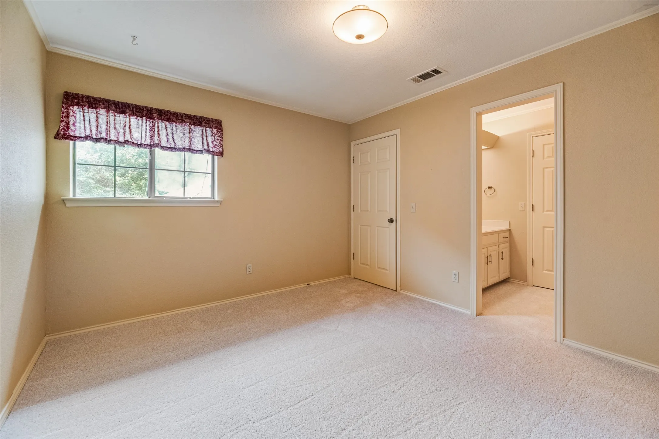 Single Family Residence For Sale in Collin County , 2314 Club Oaks Court, Mc Kinney, Texas 75072, 3 Bedroom, 3 Bathroom, 2 Garage spaces, 1,924 Sqft, built in 1984, mls#21294622, Real Estate Agent in Mc Kinney, Homes For Sale in Collin county, Homes For Sale in Mc Kinney, Realtor in Mc Kinney Texas, Real Estate Brokerage Independent Realty Texas, Luminita Cordes Realtor