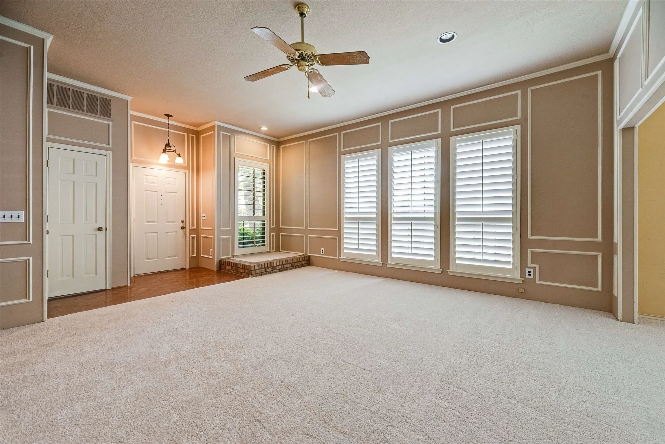 Single Family Residence For Sale in Collin County , 2314 Club Oaks Court, Mc Kinney, Texas 75072, 3 Bedroom, 3 Bathroom, 2 Garage spaces, 1,924 Sqft, built in 1984, mls#21294622, Real Estate Agent in Mc Kinney, Homes For Sale in Collin county, Homes For Sale in Mc Kinney, Realtor in Mc Kinney Texas, Real Estate Brokerage Independent Realty Texas, Luminita Cordes Realtor